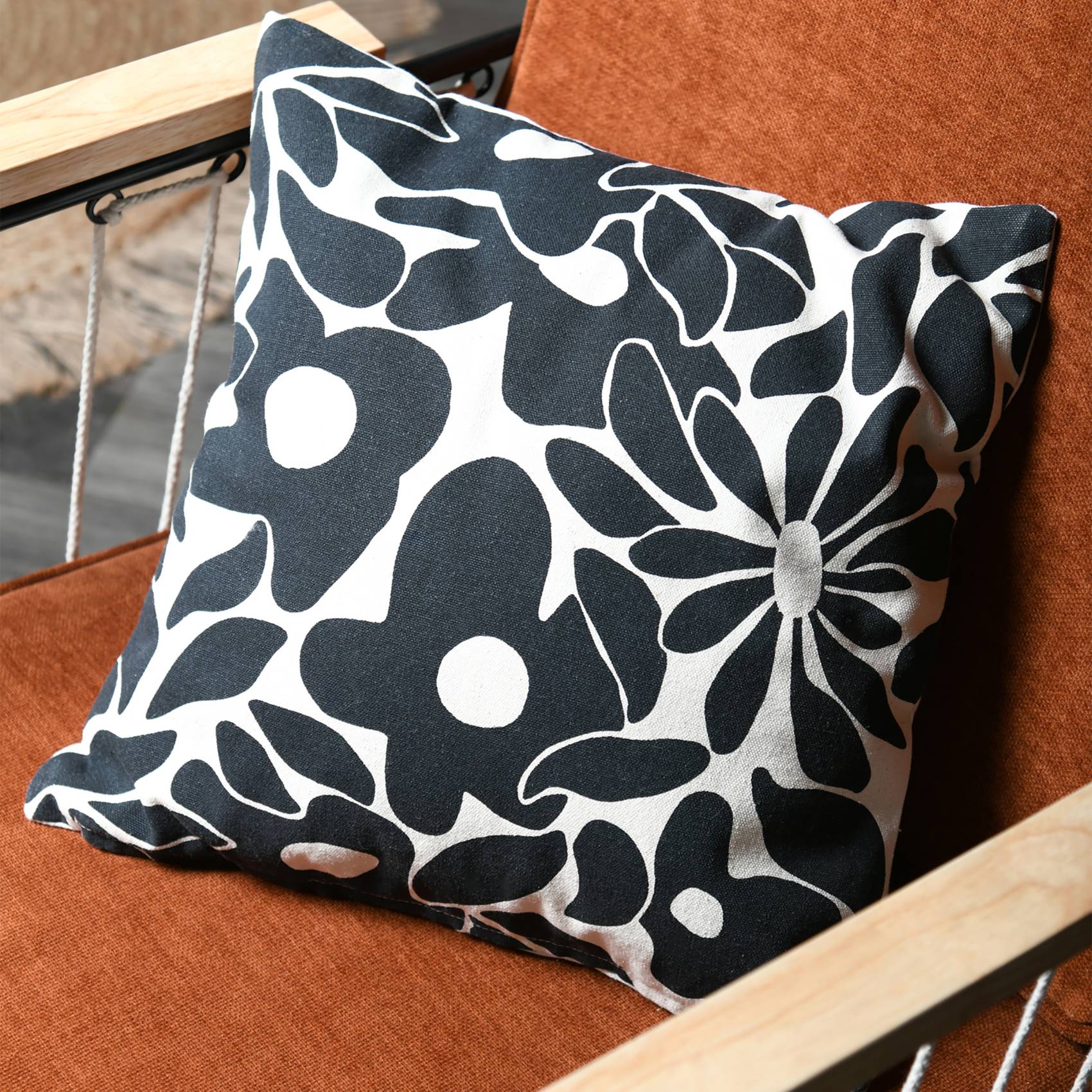 Lovely Casa - Housse de coussin imprimée graphique en coton - LOVELY CASA - Coton - Noir - Image 4