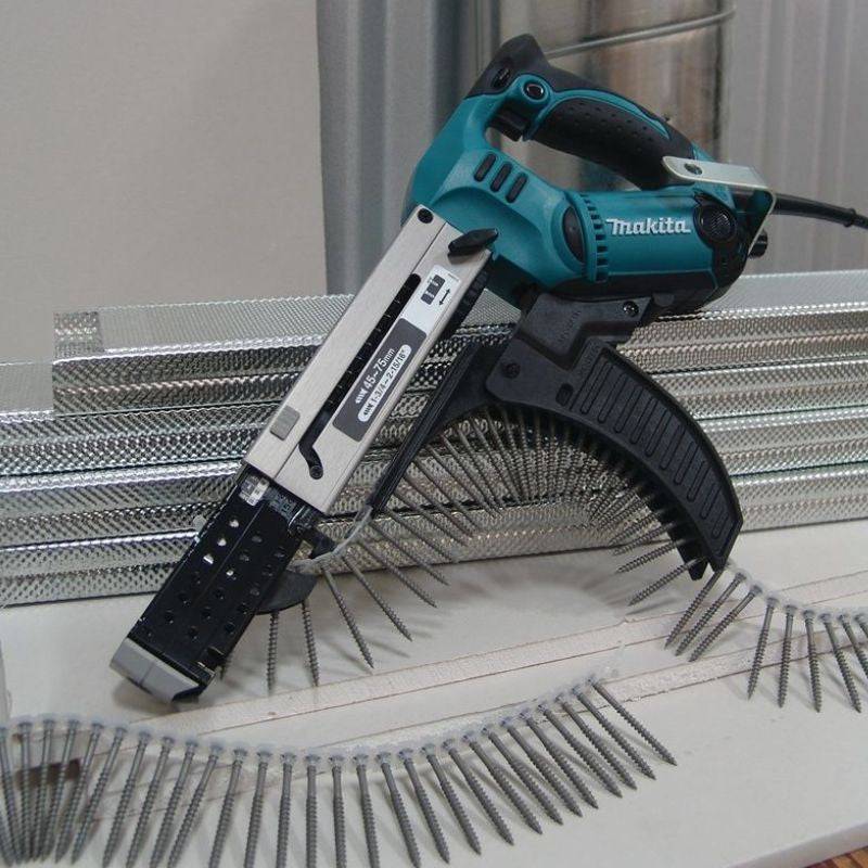 Makita - Visseuse automatique MAKITA 470 W - 4 x 45 à 75 mm - 6844 - Imagen 3
