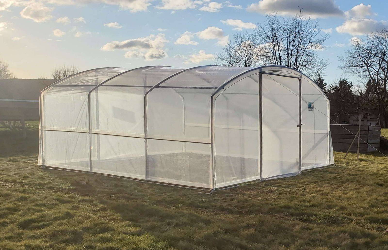 Serre de jardin - 18m² - 4 x 4,5m - pied droit 1,50m - polyéthylène haute densité - 1 porte pivotante - aérations latérales - LES SERRES TONNEAU - Image 3