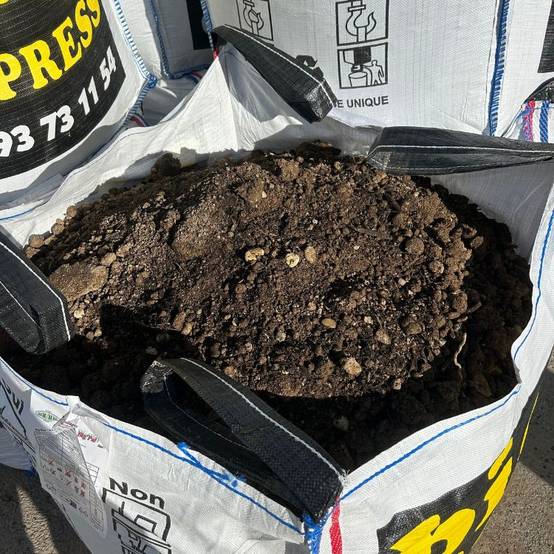 PACK 4 X BIG BAG de 1m³ (+/- 5,6T) Terre Criblée Amendée Compostée à 5% - Livraison PREMIUM - Image 6
