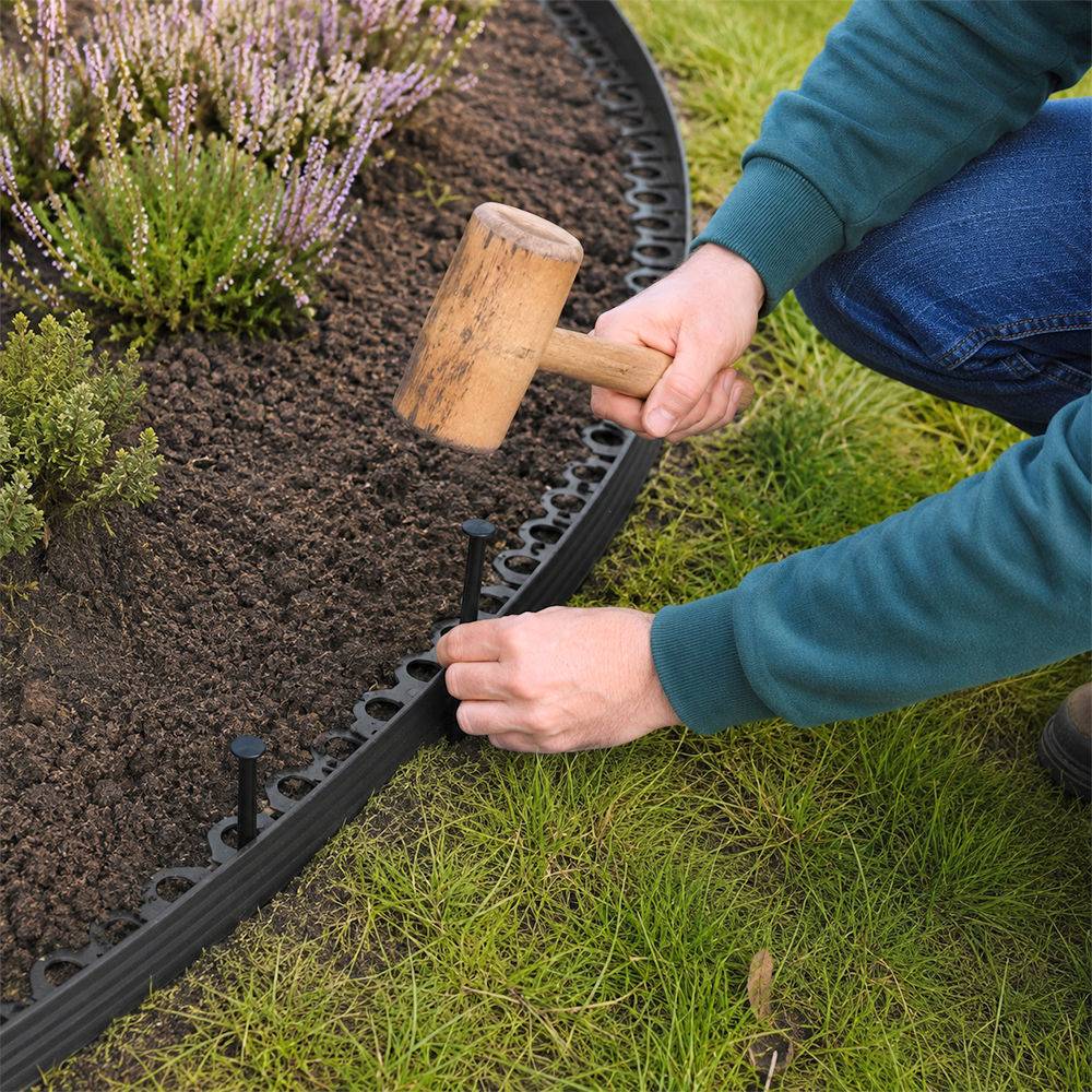 Gt Garden - Bordure de jardin flexible noire - 5 cm x 10 mètres avec 20 piquets d'ancrage - GT GARDEN - Imagen 2