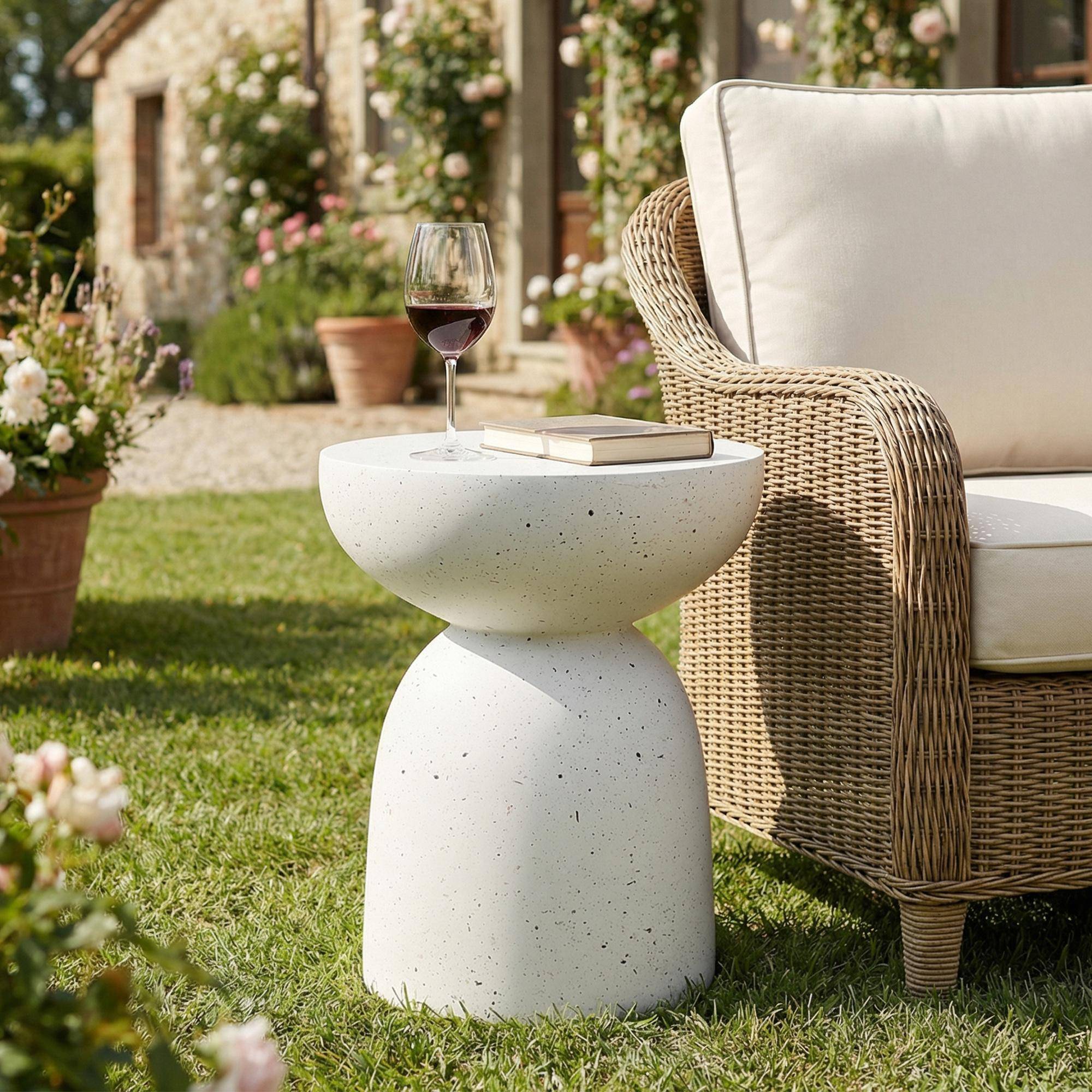 Table d'appoint d'extérieur en MgO, présentant un aspect marbré, blanc - Image 1