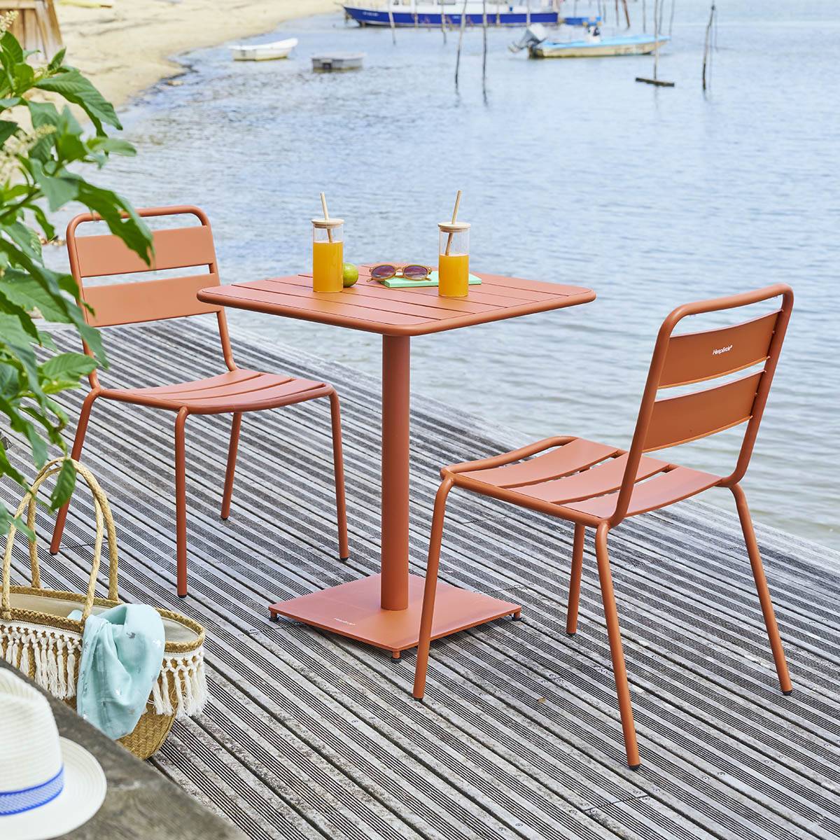 Hesperide - Table de jardin carrée "Phuket" ambre en acier traité en époxy Hespéride - Image 1