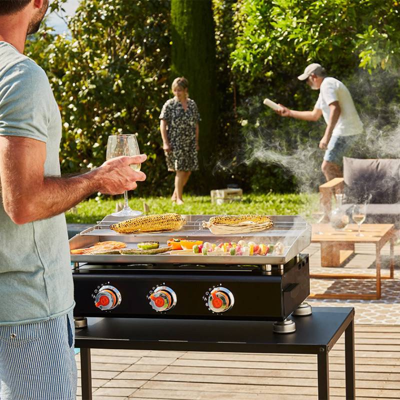 Brasero - Plancha au gaz Silvia II G - BRASERO - Plaque en inox de 67 x 34 cm - 3 brûleurs - Grille de réchauffement + Housse OFFERTE - Imagen 3