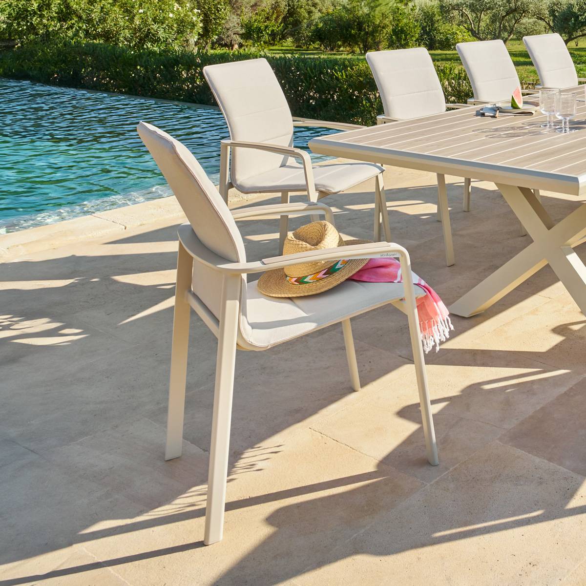 Hesperide - Fauteuil de jardin empilable "Diese" argile & ivoire aluminium et texaline Hespéride - Image 1