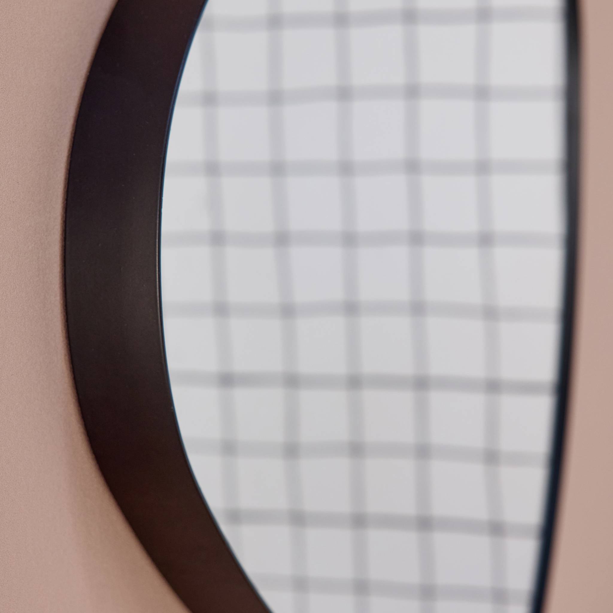 sweeek - Miroir organique en métal noir HARVEY | sweeek - Image 3