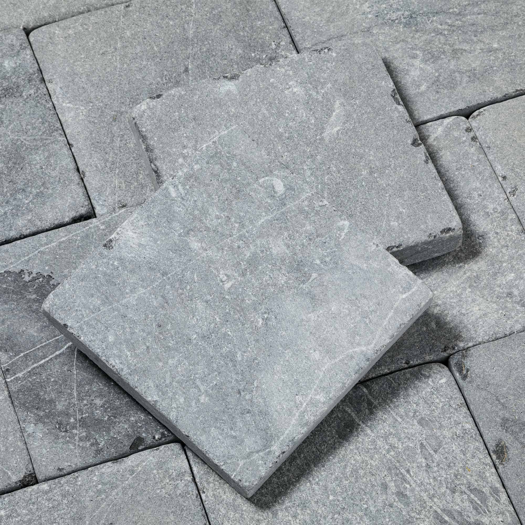 Pavé Pierre Bleue du Vietnam 15x15x2 cm (vendu au m² - 45 pavés/m²) - RO'MA NATURE - Image 4