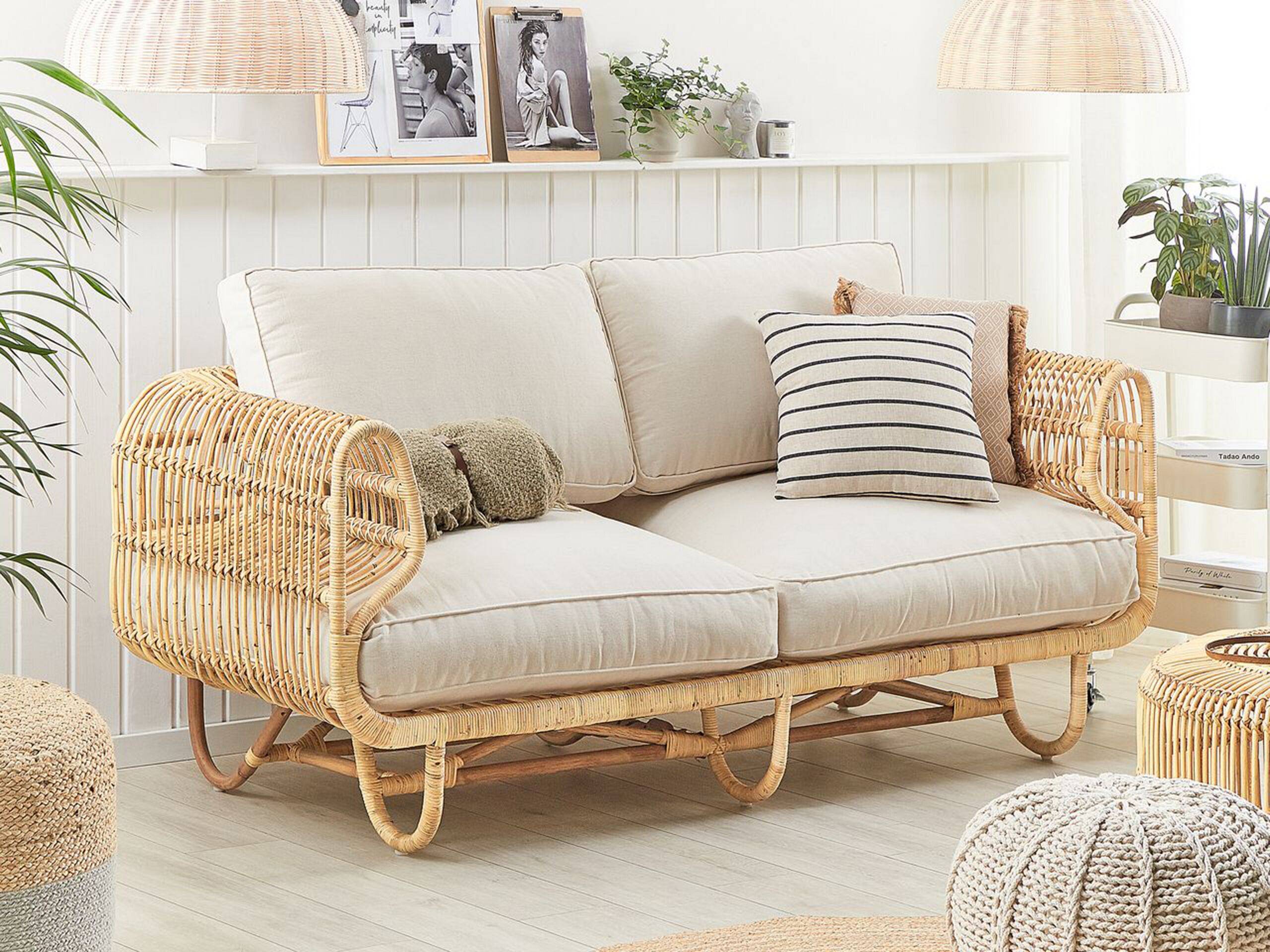 Beliani - Banquette Canapé 2 Places en Rotin Naturel avec Accoudoirs Décoratifs et Coussins Beiges Salon ou Jardin au Style Boho et Rustique - Imagen 2