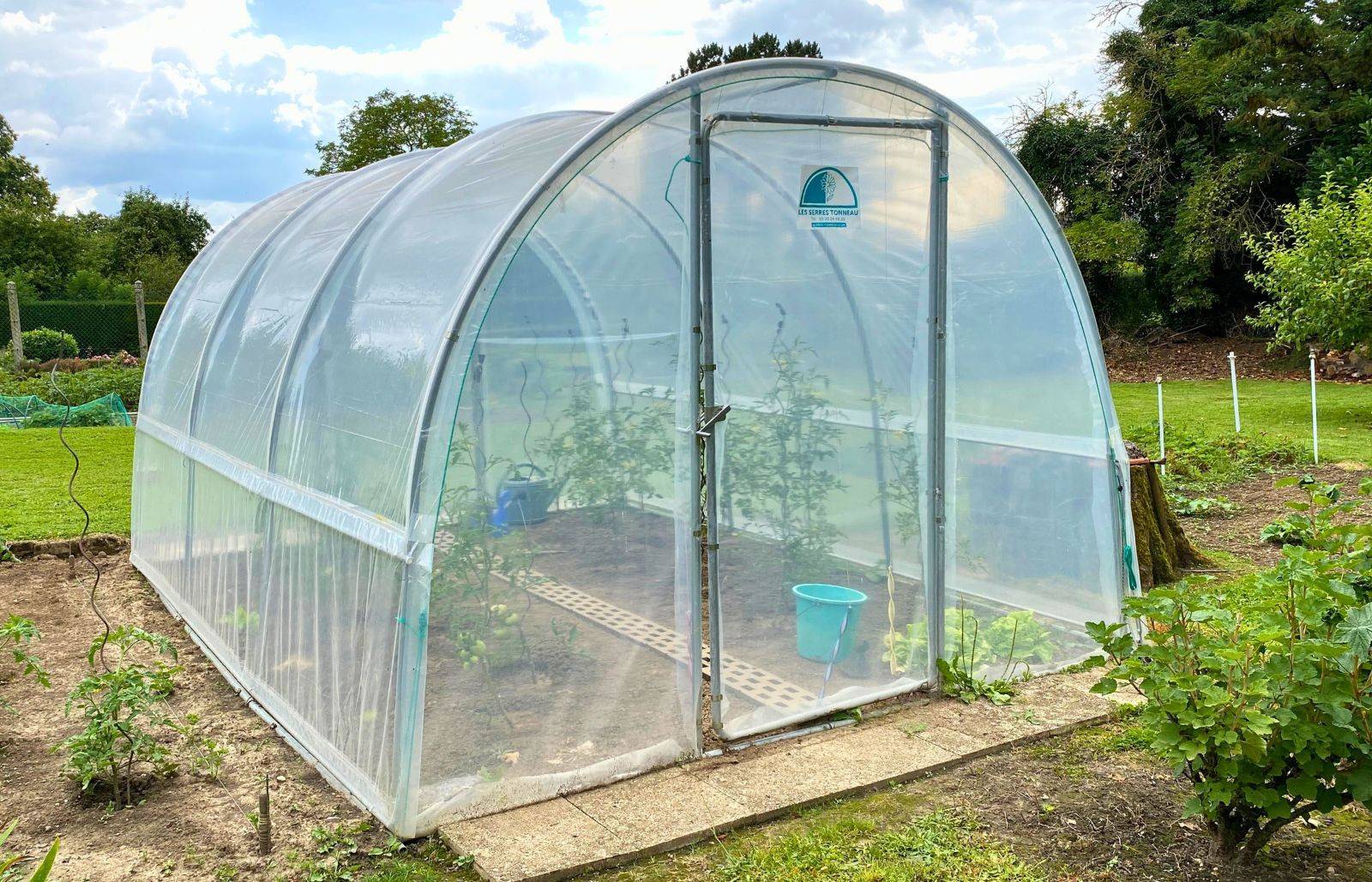 Serre tunnel de jardin - 12m² - 3 x 4 m - pieds arrondis - polyéthylène haute densité - 2 portes pivotantes - LES SERRES TONNEAU