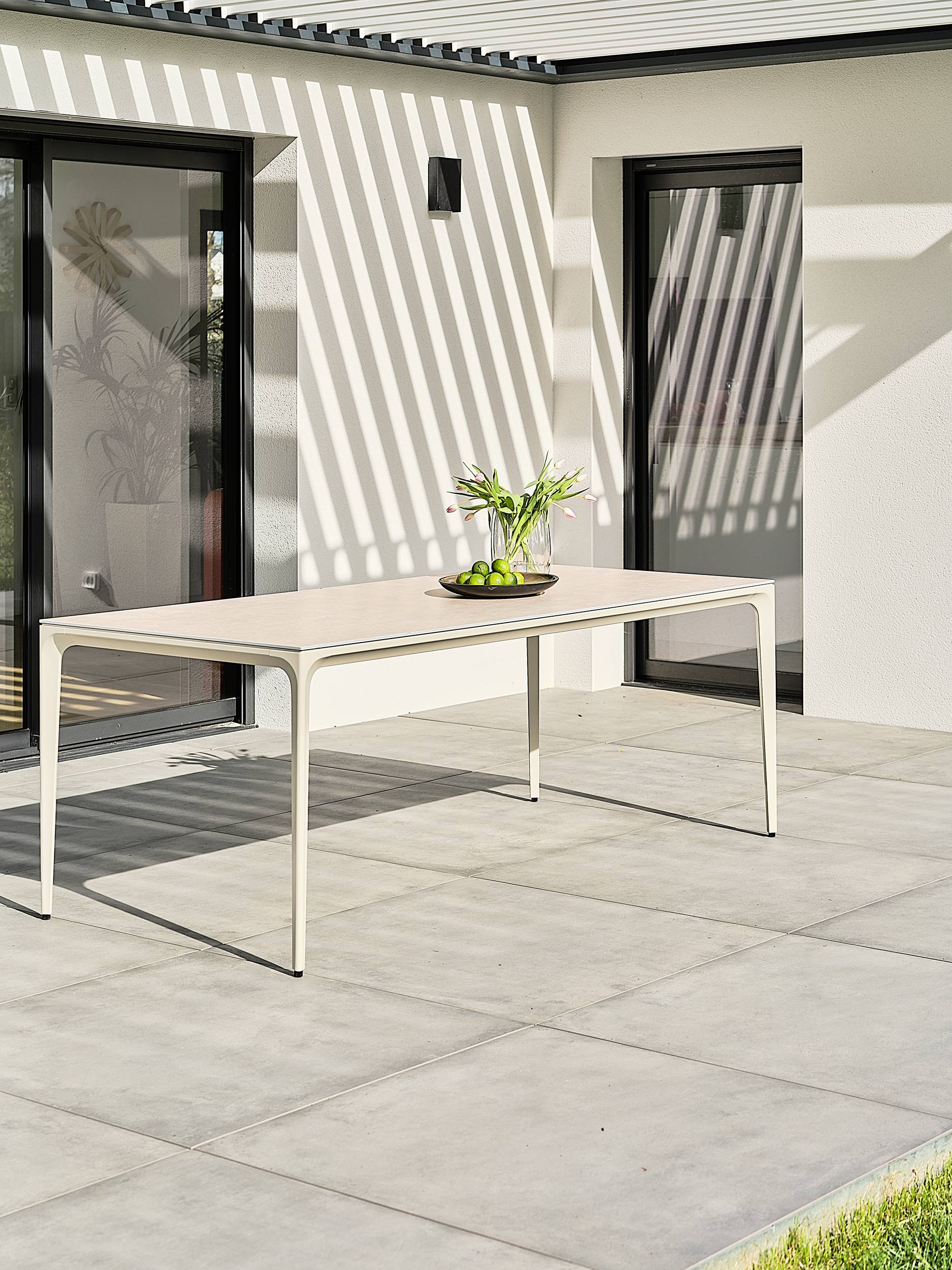 Ensemble repas de jardin TIGUA 6 places avec plateau en céramique sur verre - GREGE - REMARQUABLE - Image 3