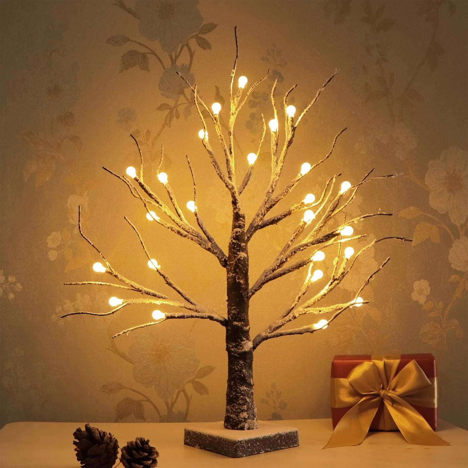 1pc Arbre de Noël LED 24 lumières, décoratif, neige artificielle, sur table, piles,intérieur et extérieur,ambiance festive et chaleureuse pour maison - Imagen 5