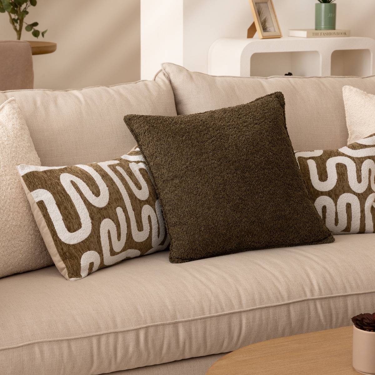 Atmosphera - Coussin bouclette Soana vert kaki 45x45cm - Atmosphera Créateur d'intérieur - Imagen 1