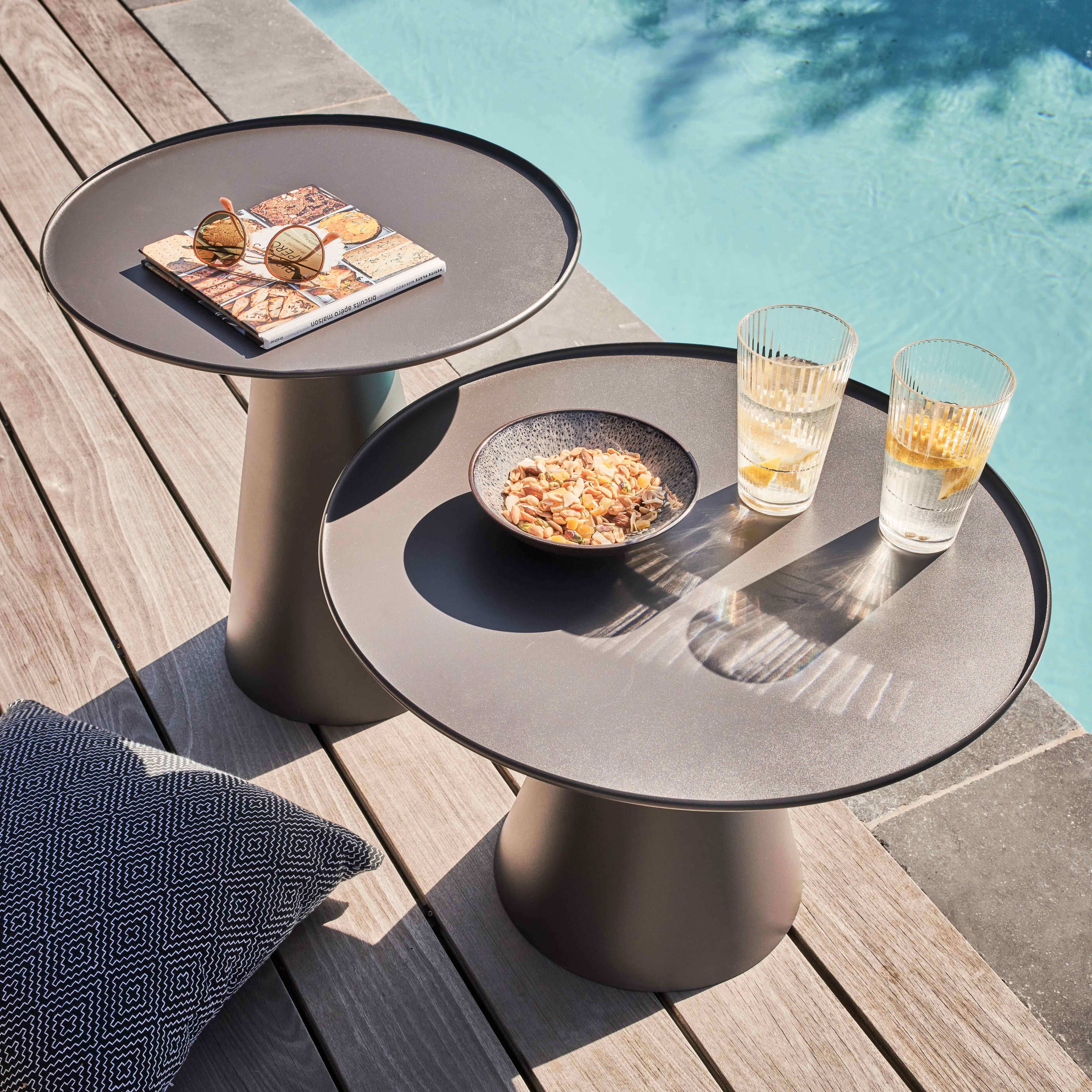 Oviala - Lot de 2 tables basses de jardin rondes grises
Gomba - Oviala - Imagen 2