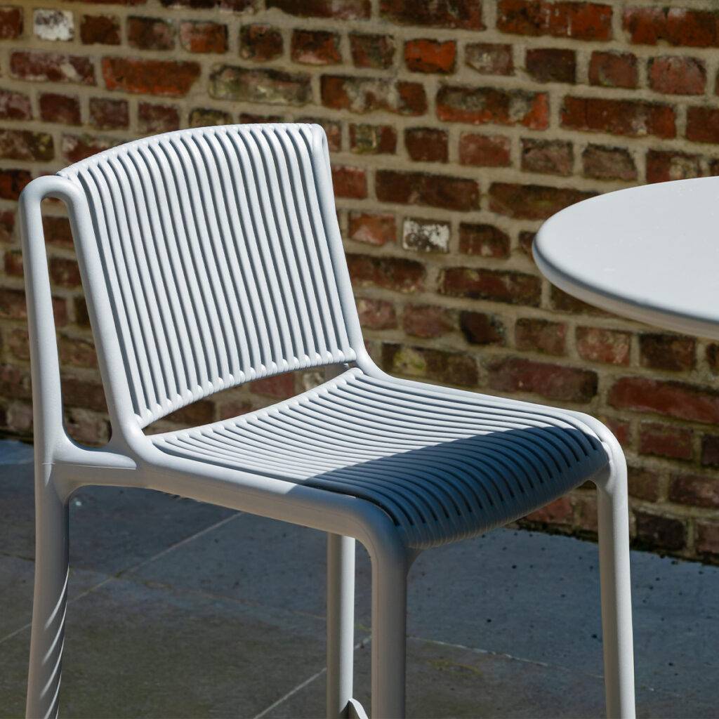 Chaise haute de jardin en résine Gris ANDREA - Image 6