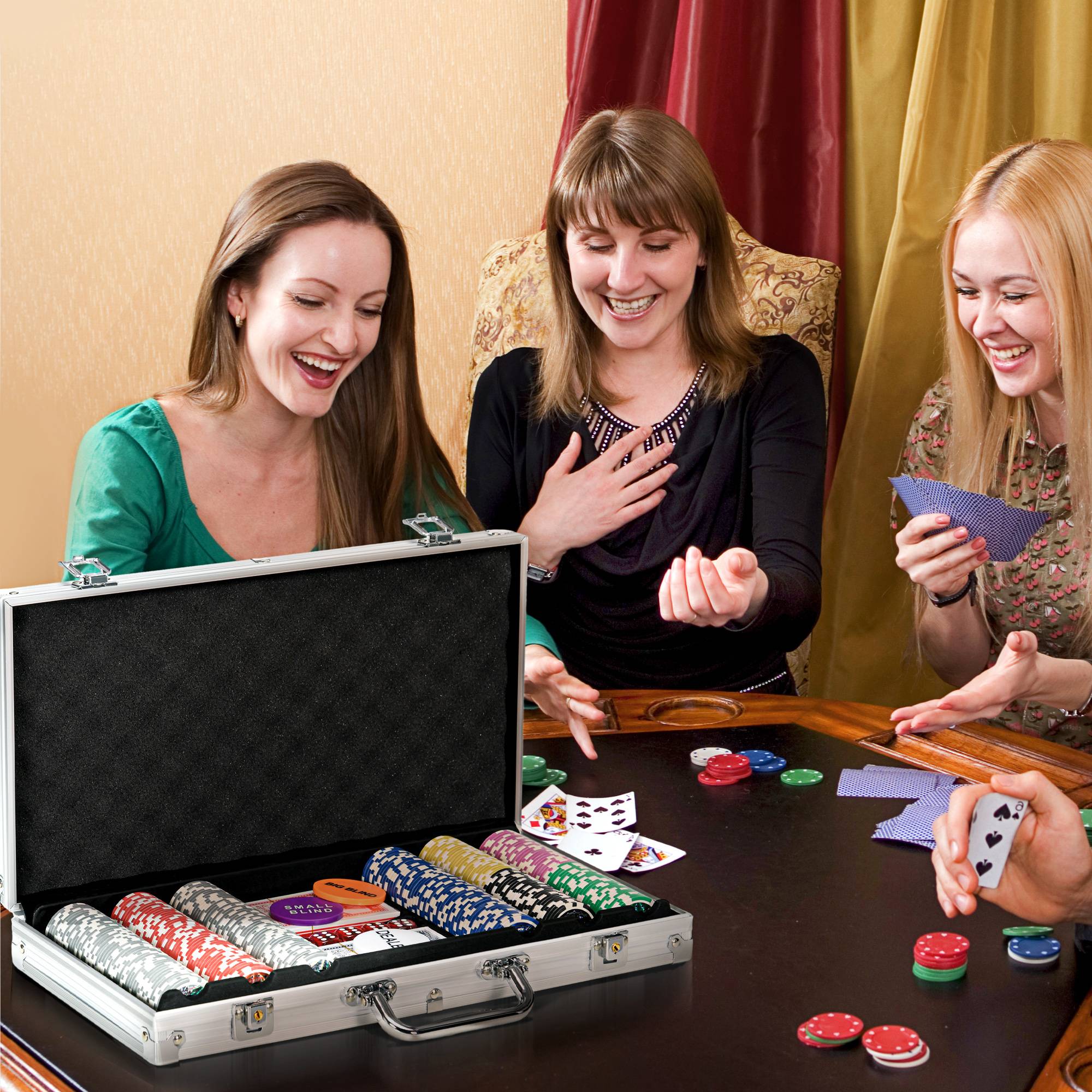 Mallette de Poker Coffret de Poker Complet avec 500 jetons 5 dés 2 Jeux de Cartes 3 boutons 1 Tapis en Feutre - Image 4