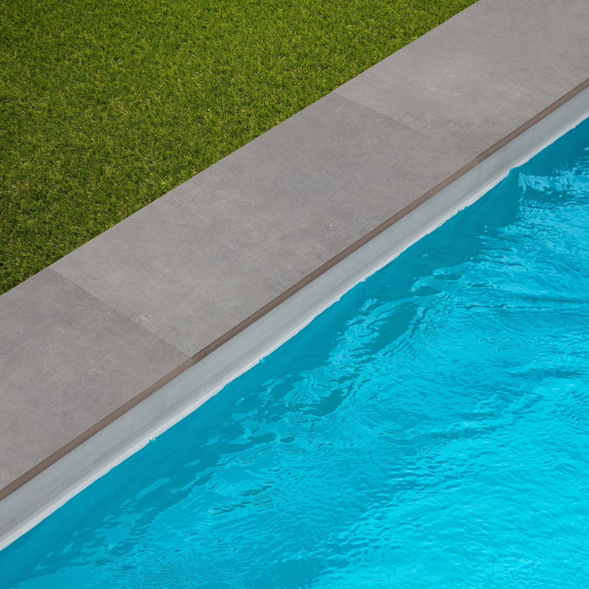 Margelle de piscine effet Béton Gris 60x28x2 cm Bord Droit Cemento - RO'MA CARRELAGE - Image 1
