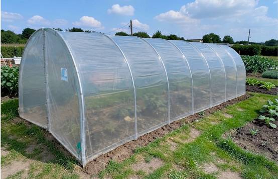 Serre tunnel de jardin - 31,5m² - 3 x 10,5 m - pieds arrondis - polyéthylène haute densité - 2 portes pivotantes - LES SERRES TONNEAU - Image 1
