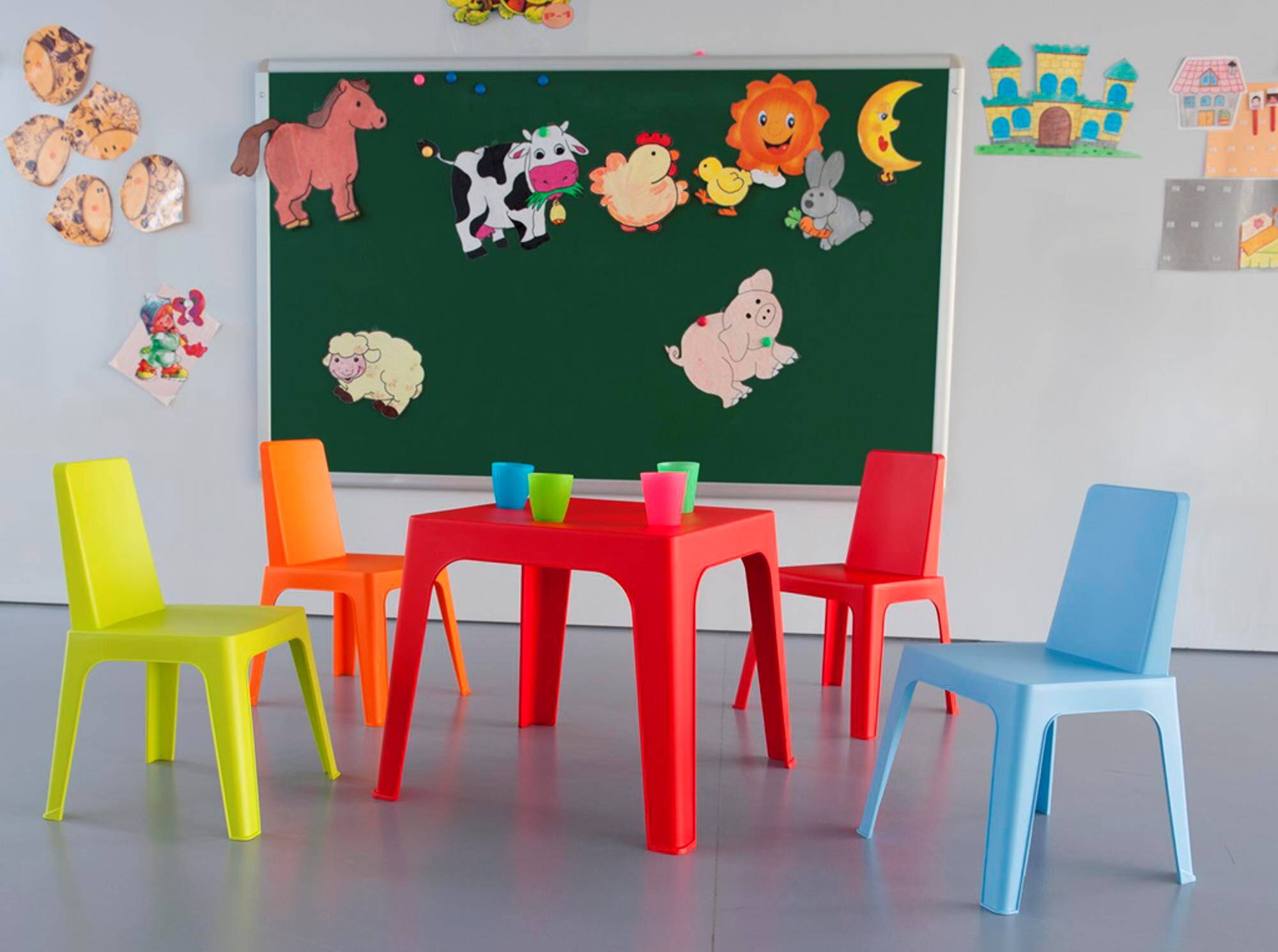 Set 2+1 chaises-table pour enfants intérieur, extérieur rouge JULIETA garbar - Image 3
