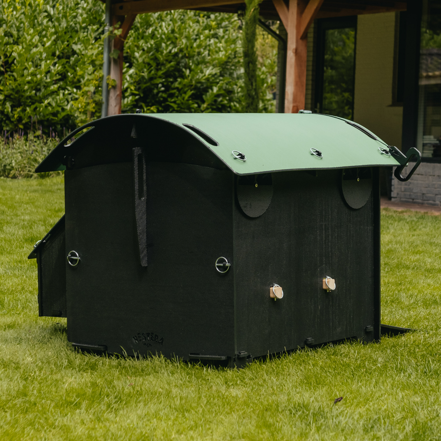 Poulailler au sol Nestera The House – 5 poules – plastique recyclé facile à nettoyer – garanti 25 ans - Image 4