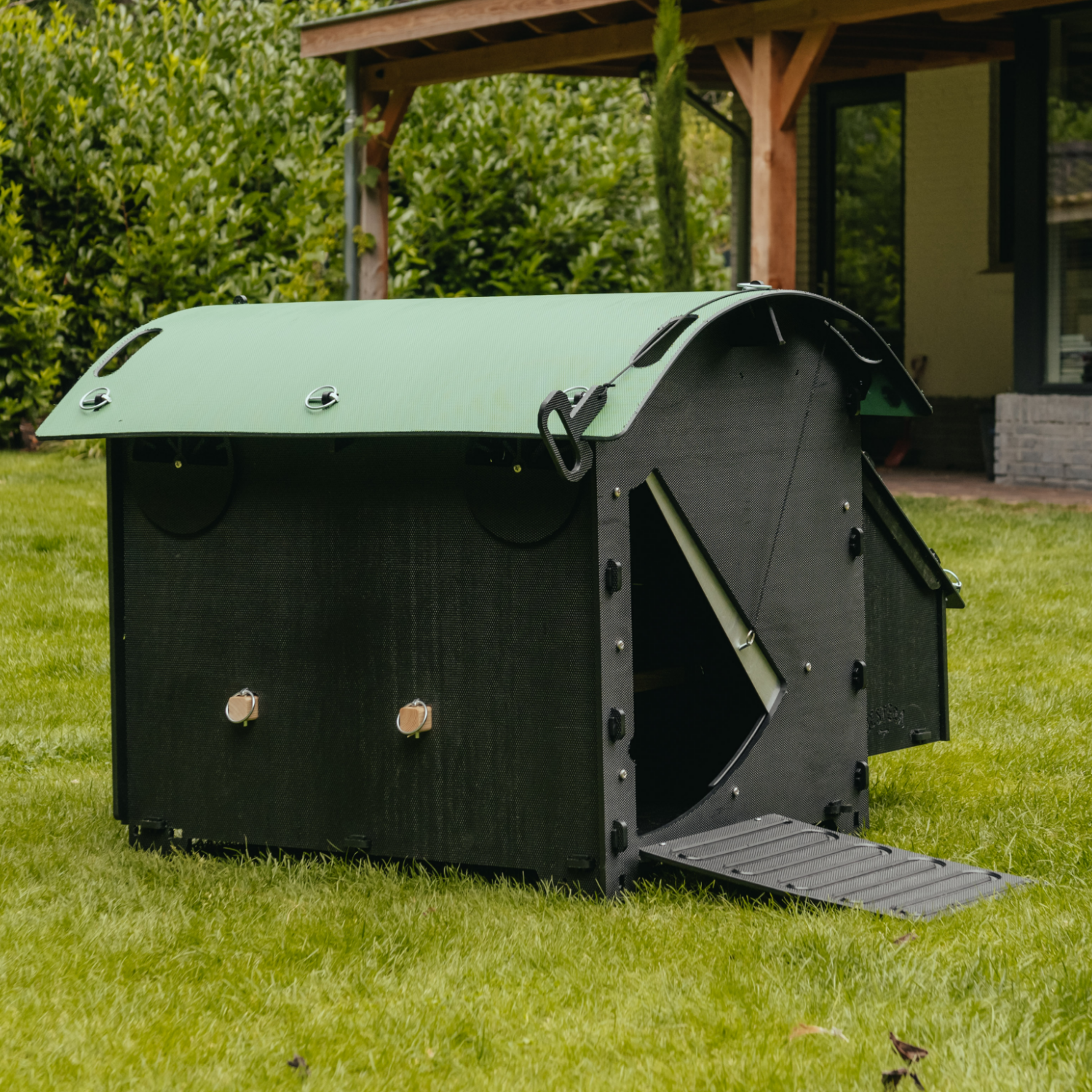 Poulailler au sol Nestera The House – 5 poules – plastique recyclé facile à nettoyer – garanti 25 ans - Image 3