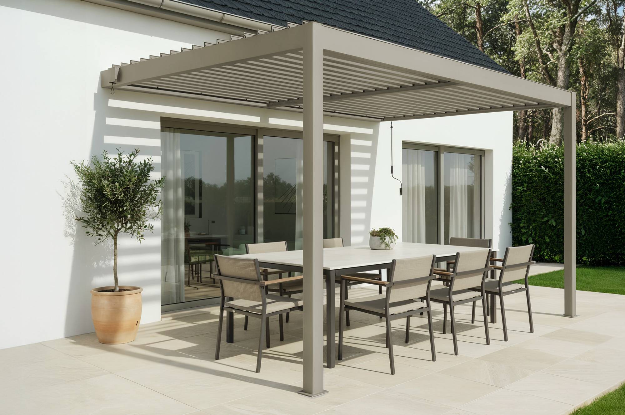 Cazeboo Pergola bioclimatique adossée 4x3 m PIANA aluminium taupe - lames orientables - Image 1