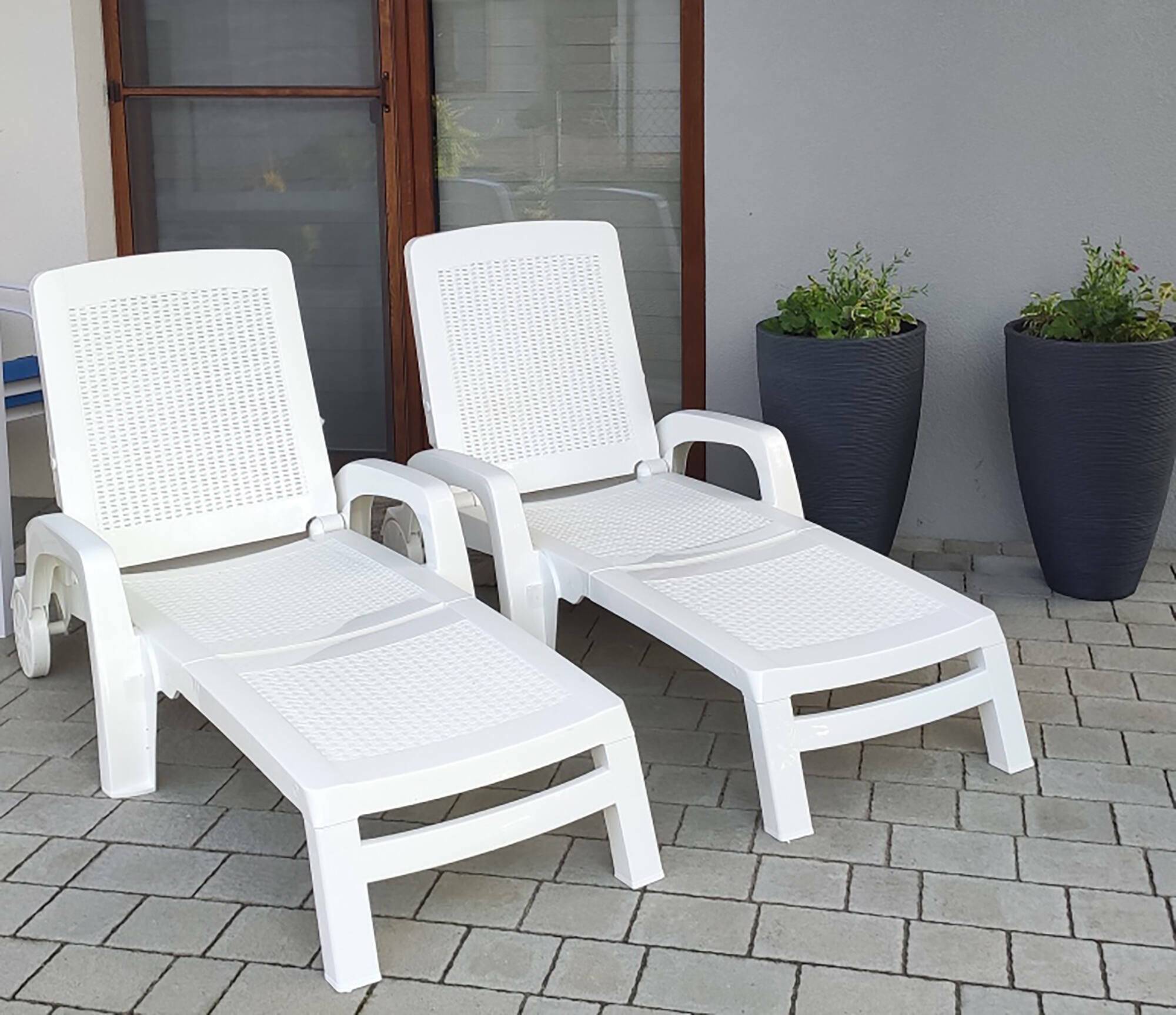 Dmora - Bain au soleil Dmat, Bain au soleil de jardin réglable avec accoudoirs, Chaise longue d'extérieur, 100% Made in Italy, 190x46h70 cm, Blanc - Dmora - Imagen 2