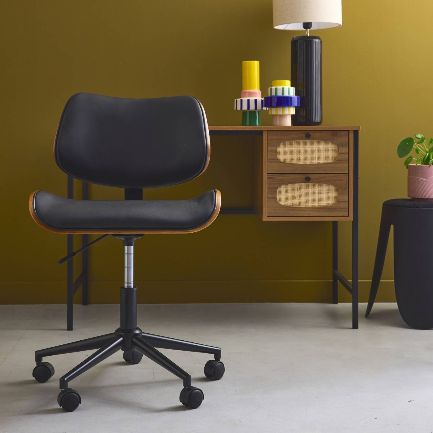 sweeek - Chaise de bureau à roulettes décor bois courbé placage effet noyer et simili cuir noir | sweeek - Image 1