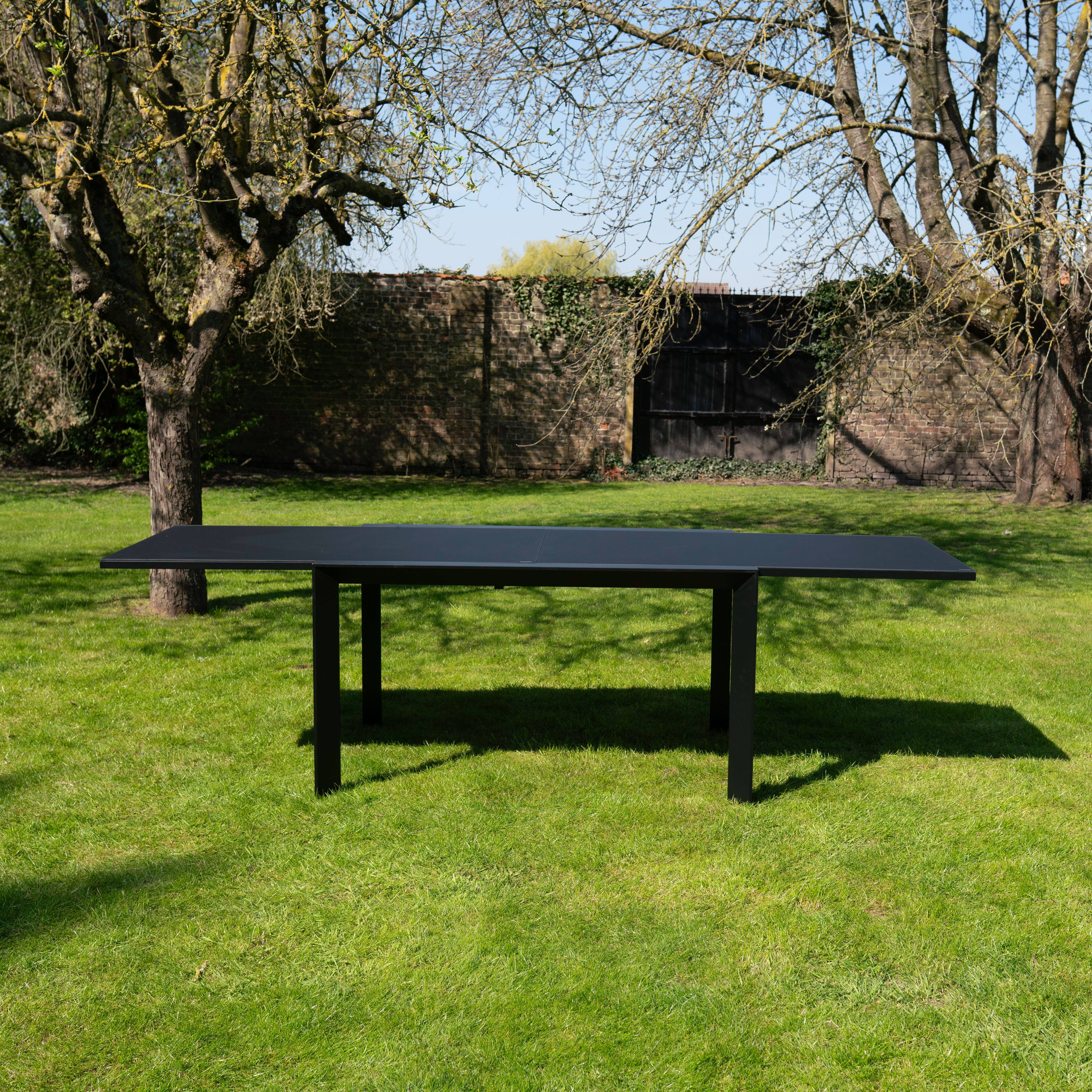Wilsa Garden - Table de jardin en aluminium extensible et verre poli noir 6/10 places MODULO