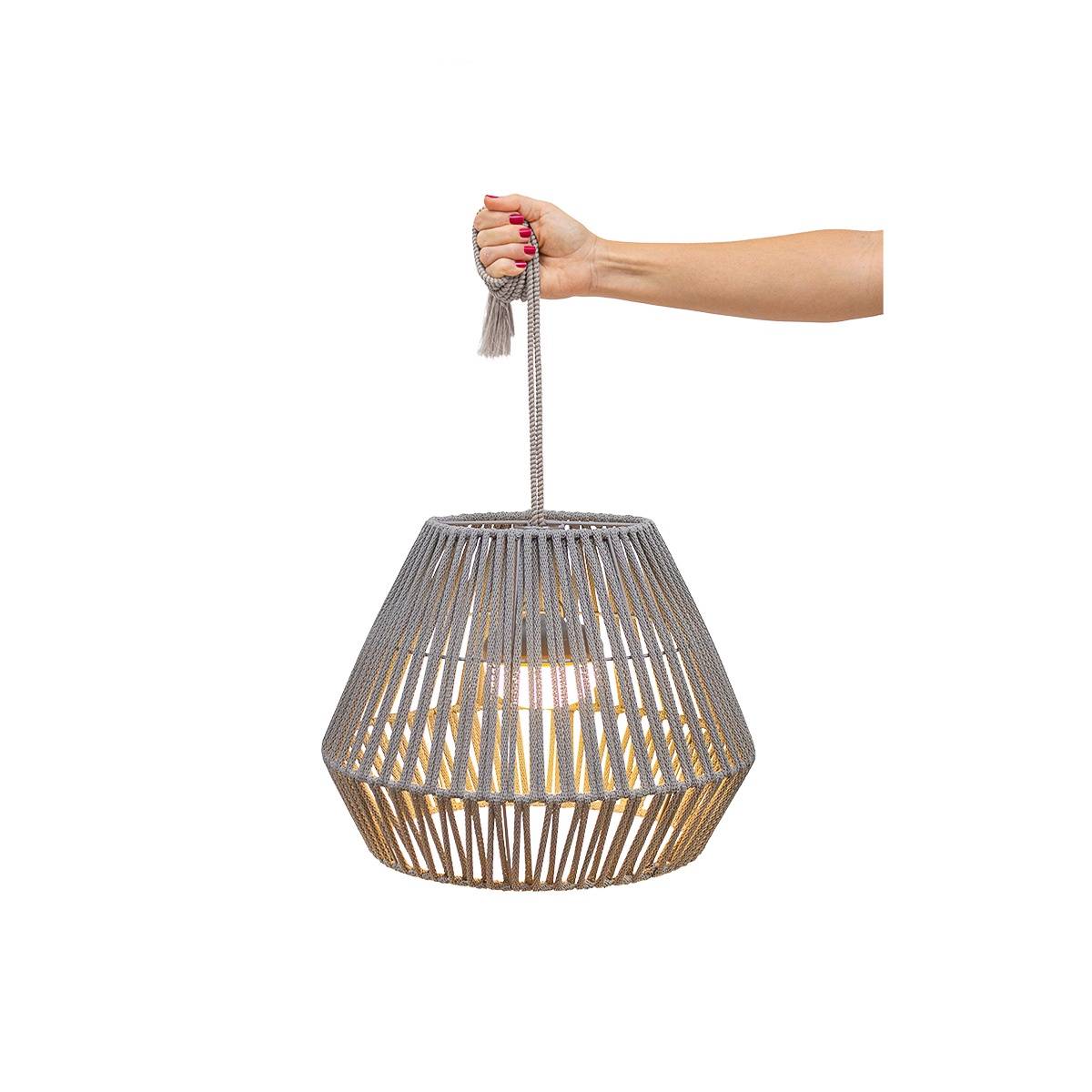 Lampe suspendue avec lumière LED chaude et batterie rechargeable. Fabriquée en Espagne avec des fibres naturelles. CONTA - Imagen 1