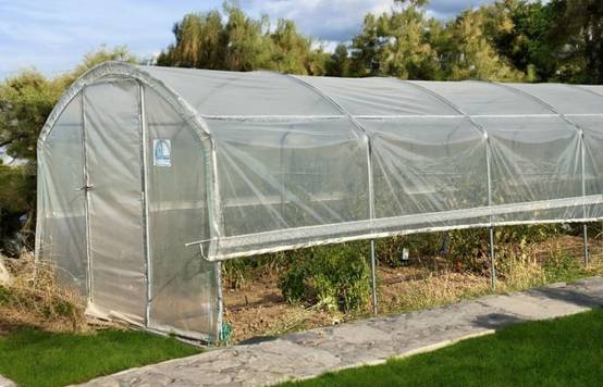 Serre tunnel de jardin - 27m² - 3 x 9 m - pieds droits - aérations latérales - 4 saisons - LES SERRES TONNEAU - Image 1