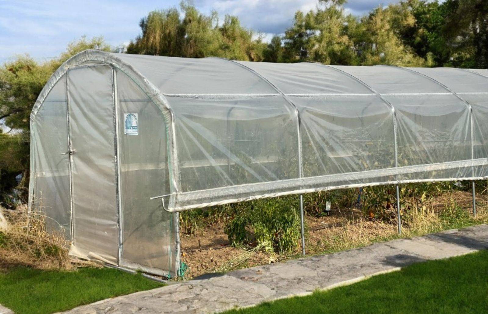 Serre tunnel de jardin - 27m² - 3 x 9 m - pieds droits - aérations latérales - 4 saisons - LES SERRES TONNEAU - Image 1