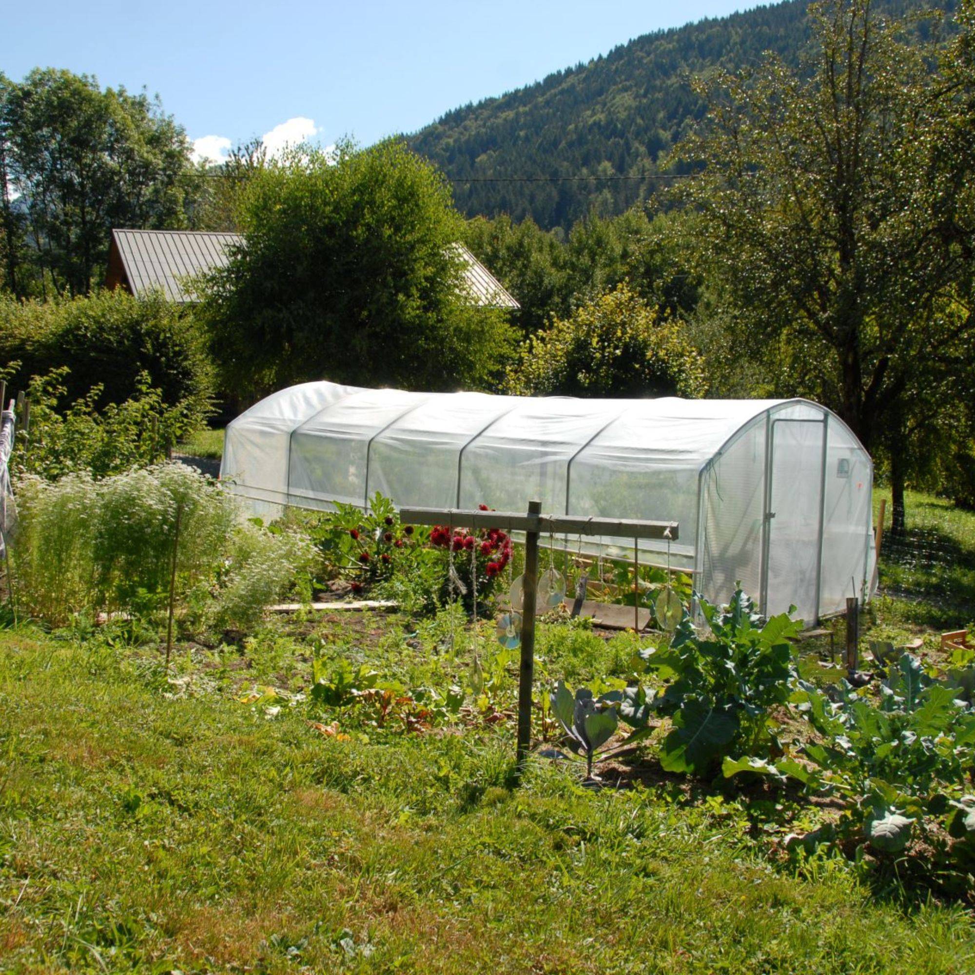 Serre tunnel de jardin - 27m² - 3 x 9 m - pieds droits - aérations latérales - 4 saisons - LES SERRES TONNEAU - Image 4