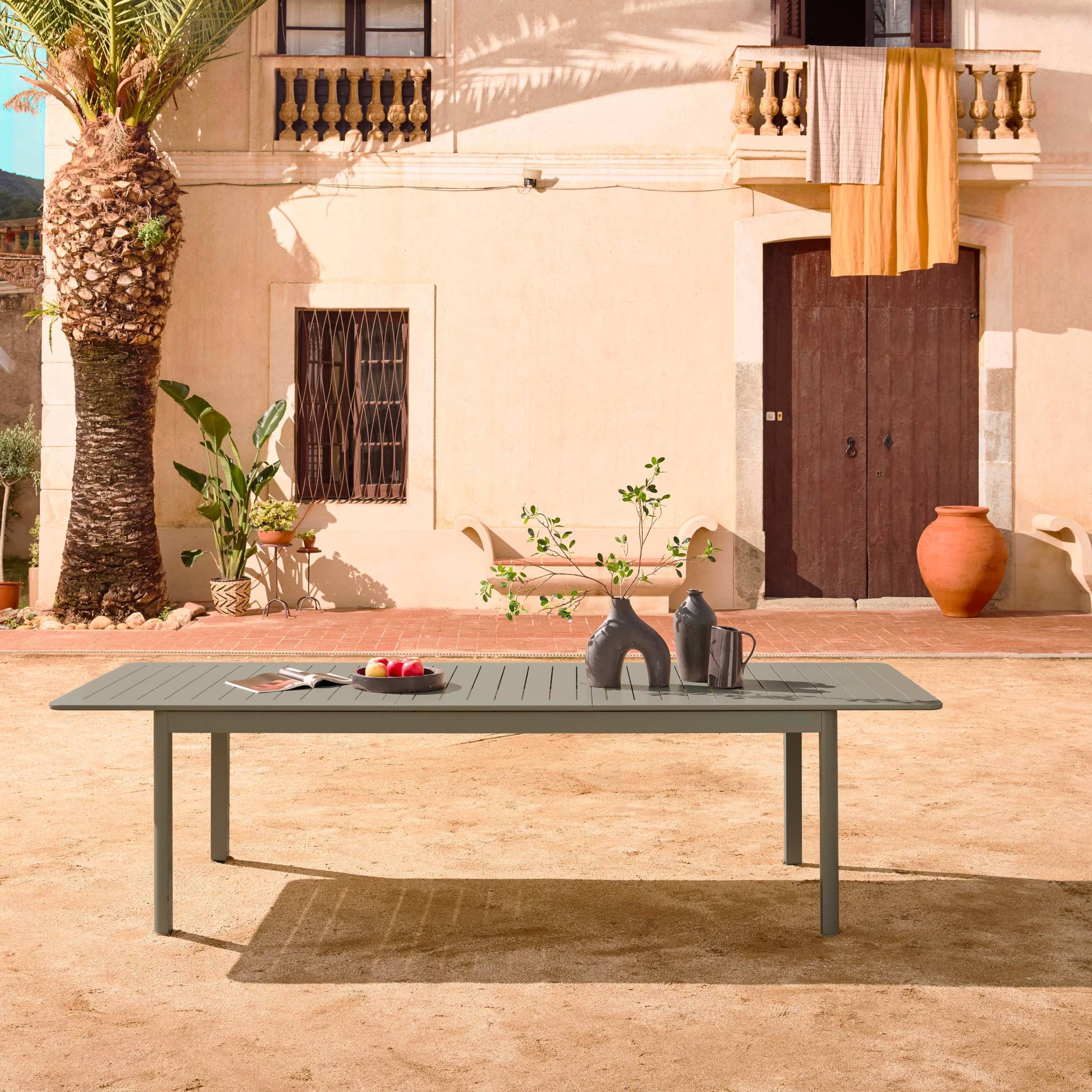 sweeek - Table de jardin kaki SEATTLE extensible aluminium. 10 places. 227 / 290 x 100 x 75 cm | sweeek - Image 3