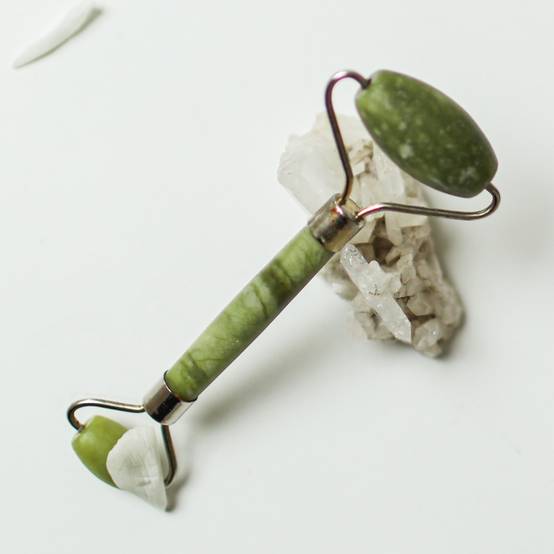 Set de 2 Jade Roller Vert - Masseur Visage – Rouleau de Jade Naturel + Housse – Anti-Age -Rides et ridules -Routine Beauté - Sun&Sia - Image 4