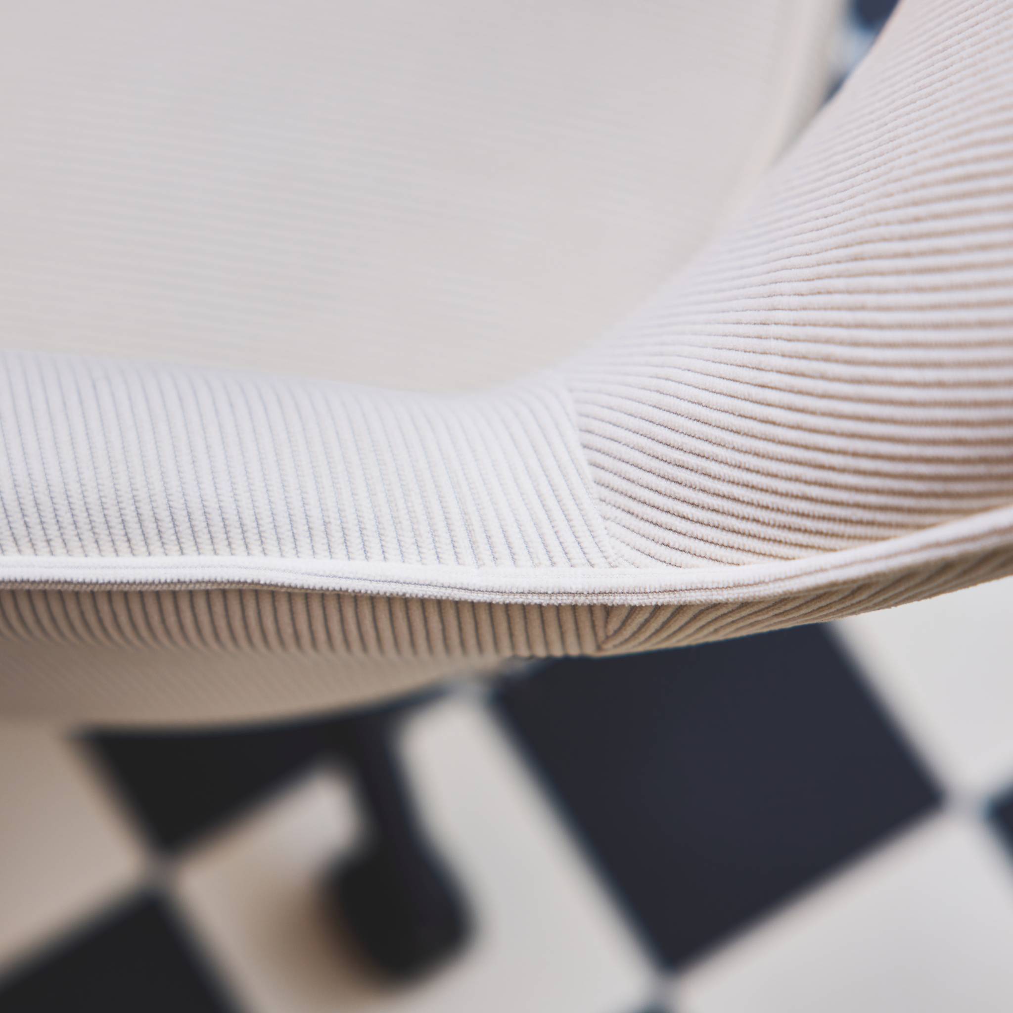 Chaise de bureau à roulettes velours côtelé blanc cassé. L 60 x P 62 x H 89 / 99cm | sweeek - Image 6