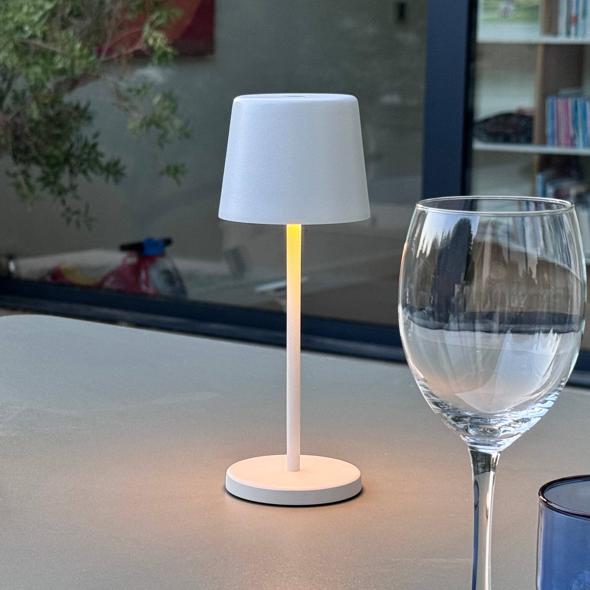 Lumisky - 6 Lampes de table MINI KELLY Blanc H22cm + base de chargement - Imagen 4