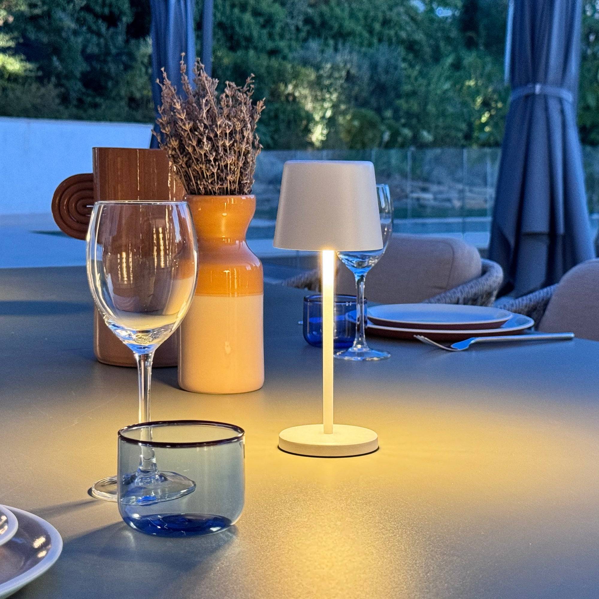 Lumisky - 6 Lampes de table MINI KELLY Blanc H22cm + base de chargement - Imagen 5