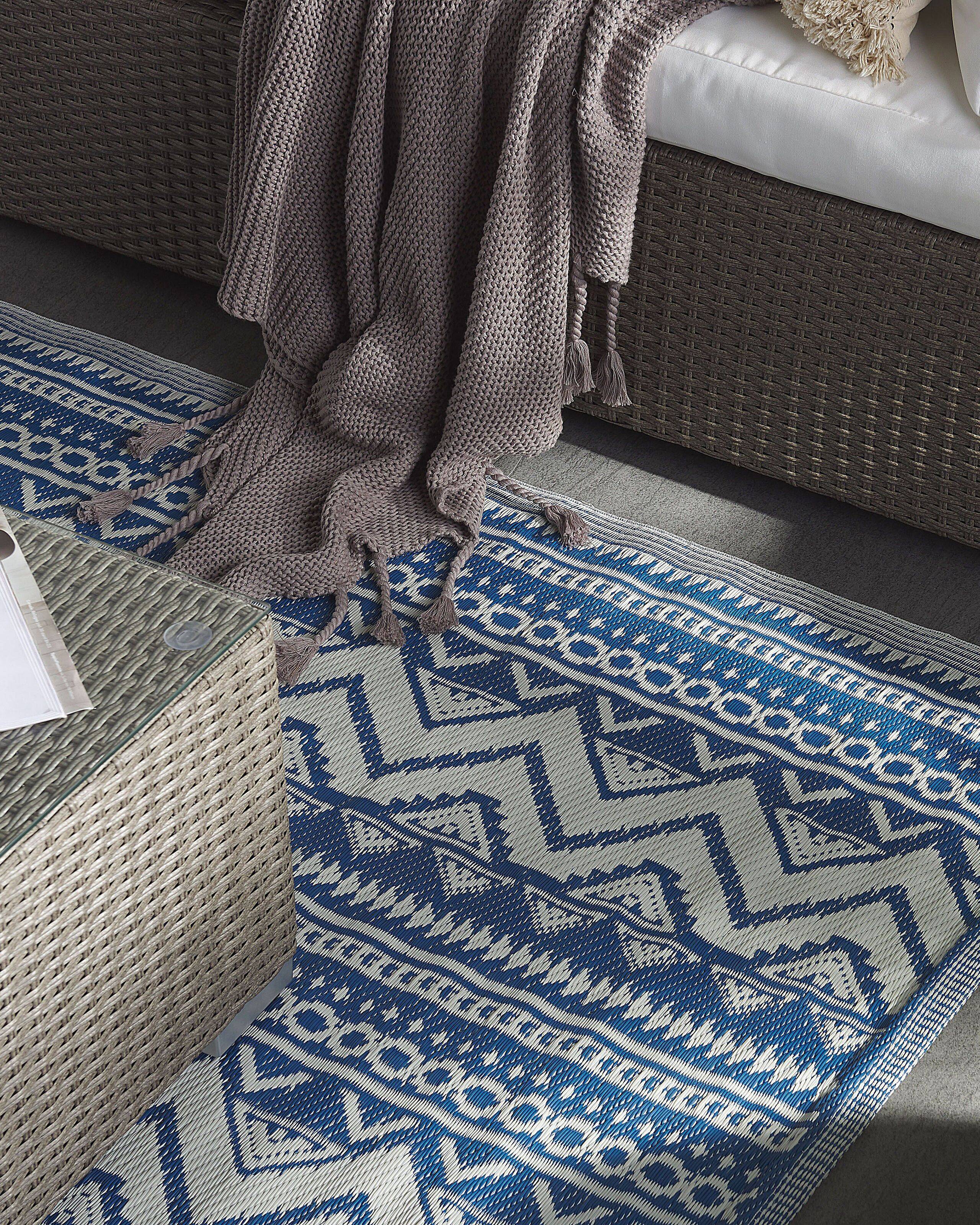 Beliani - Tapis Extérieur et Intérieur Bleu et Blanc en Polypropylène Motif ZigZag Ethnique pour Salon ou Terrasse au Style Boho 120 x 180 cm Beliani - Imagen 1