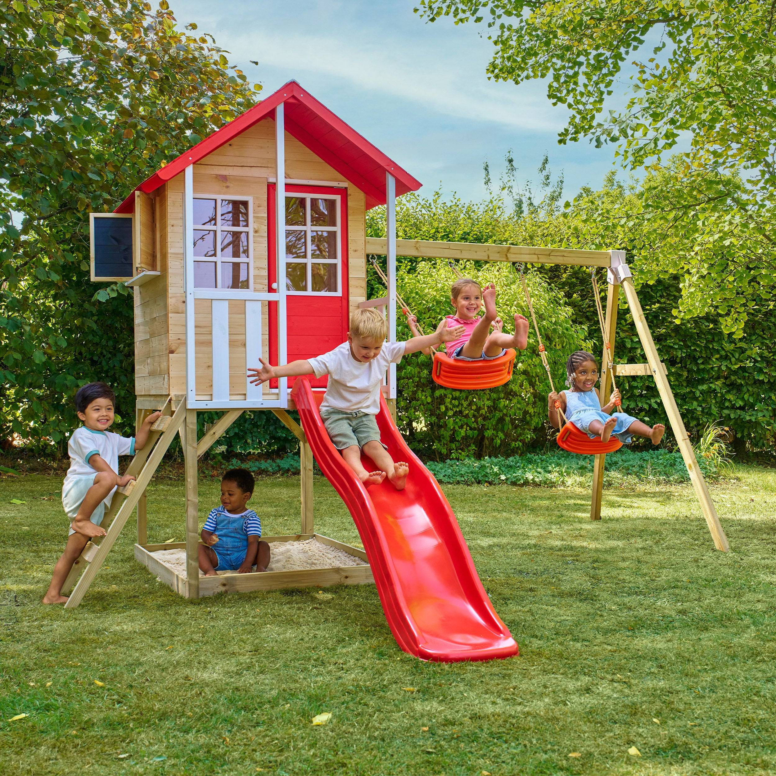Maisonnette modulable sur pilotis avec balcon, glissière et deux balançoires COQUELICOT en bois FSC® - Image 1