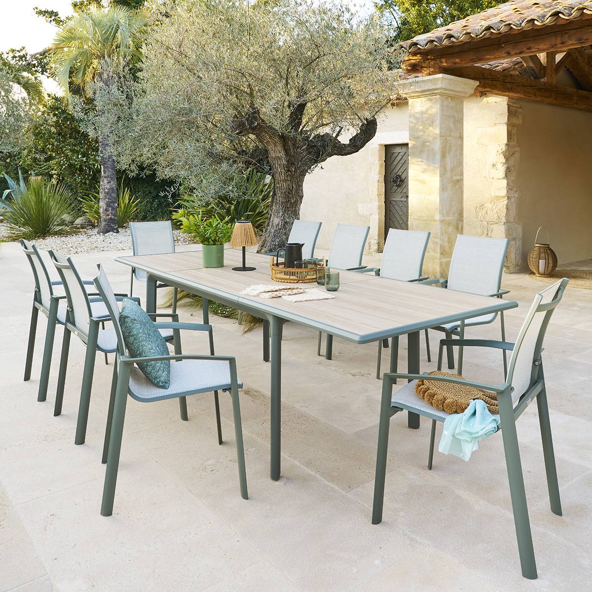 Hesperide - Table de jardin "Dilors" effet bois lin & vert laurier 10 places en aluminium - Hespéride - Image 1