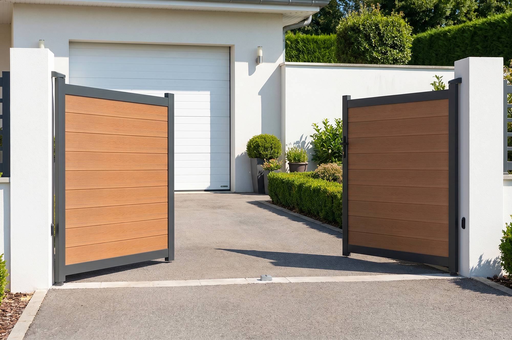 Casanoov Portail bois composite battant 3,5m ATHOS H.160cm teck avec cadre aluminium + motorisation BUNKER B500 - Image 8
