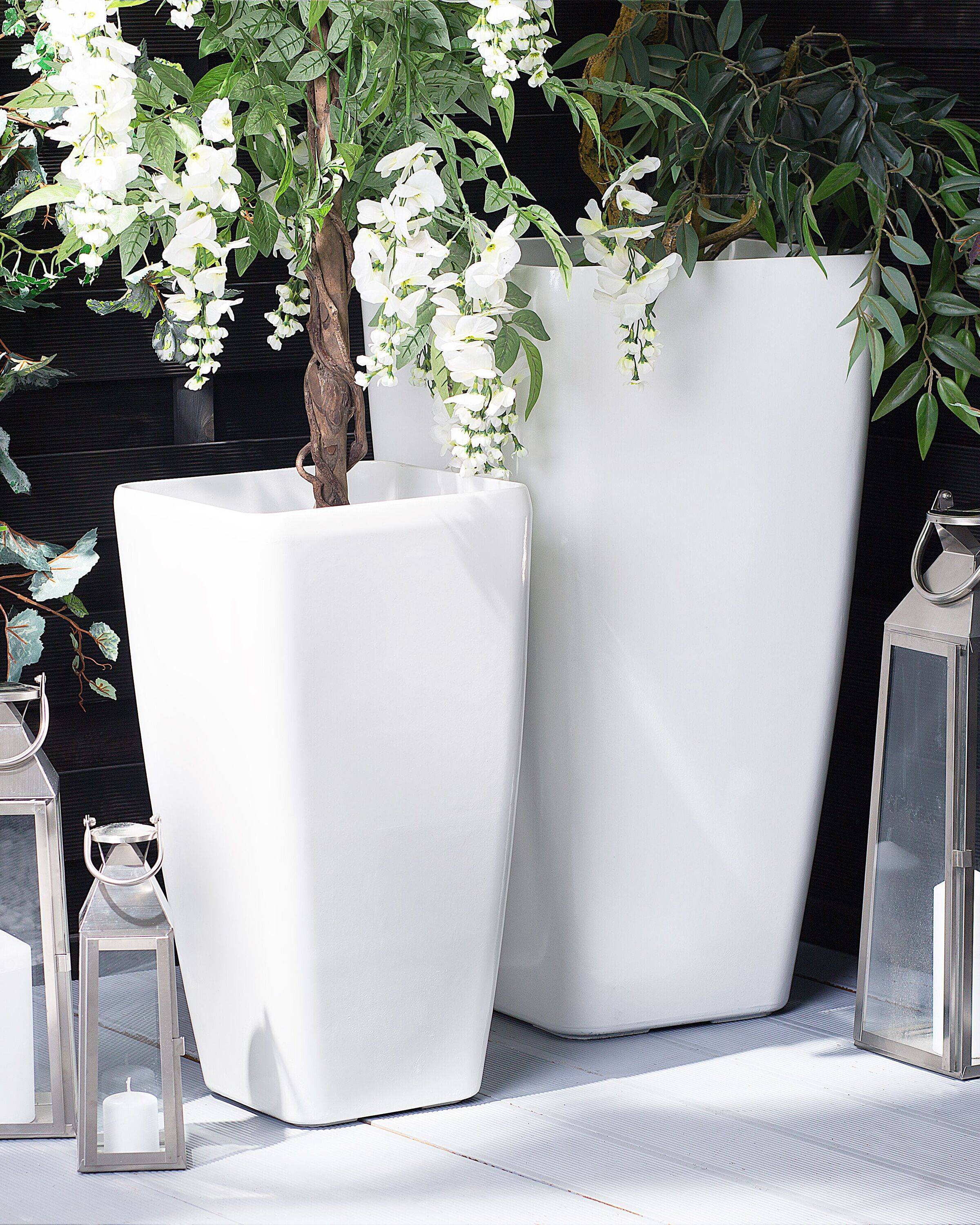 Beliani - Haut Cache-Pot Blanc Carré 30 x 30 x 57 cm Pot de Fleurs Robuste en Fibre d'Argile au Design Moderne Idéal pour Extérieur et Intérieur Beliani - Imagen 2