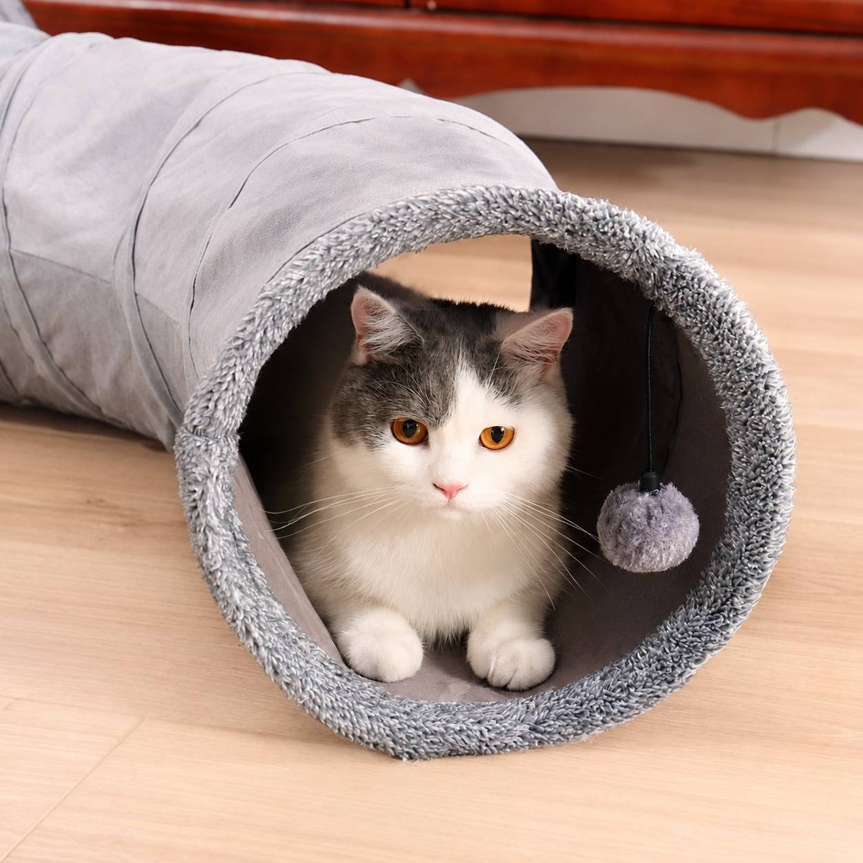 Tunnel à Chat en Daim Pliable avec 2 Trous et Jouet Suspendu Durable - Image 9