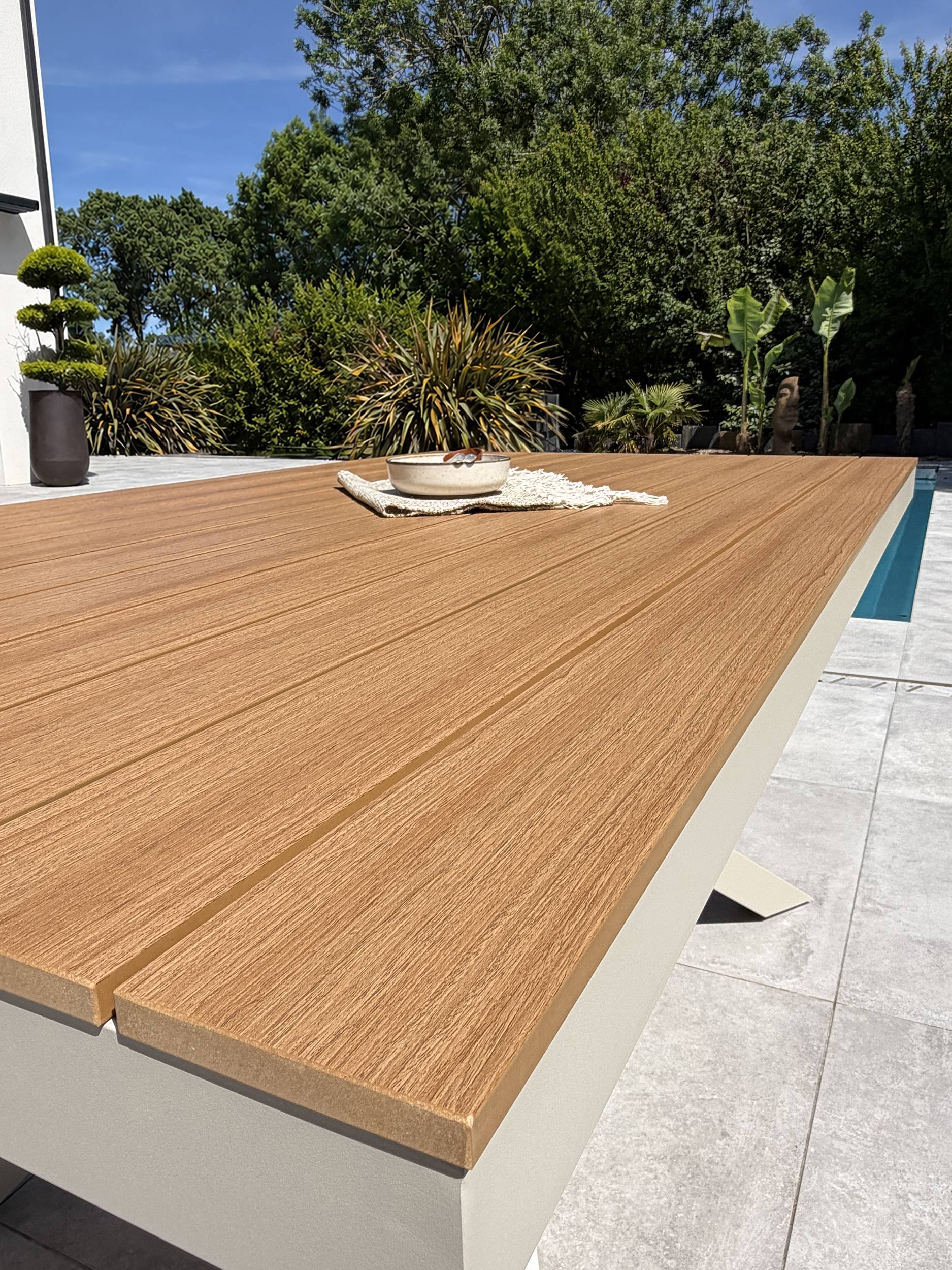 Dcb Garden - Table de jardin en alu plateau polywood aspect bois - Grège - LAMU - Image 2