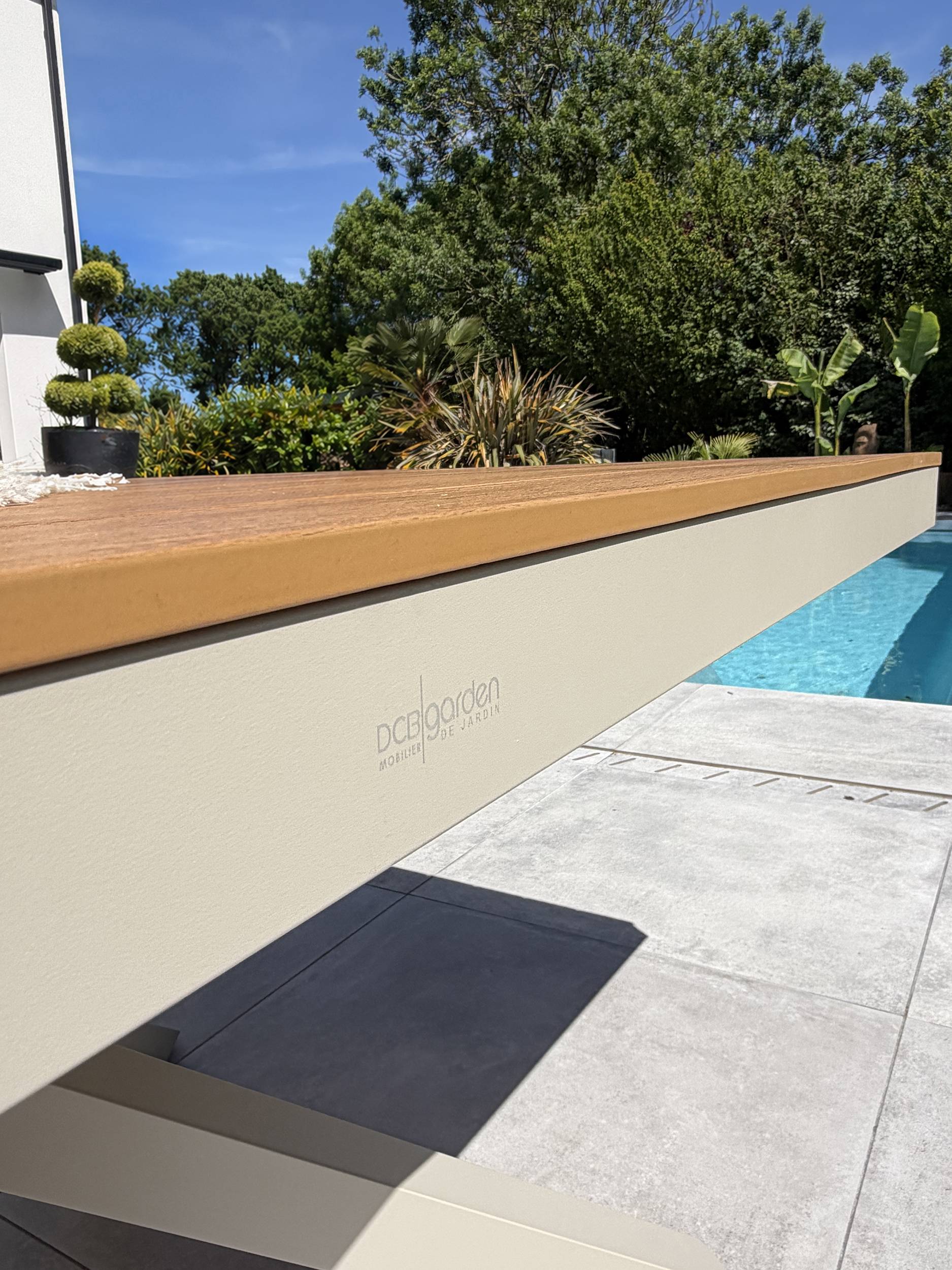 Dcb Garden - Table de jardin en alu plateau polywood  aspect bois - Grège - LAMU - Image 3