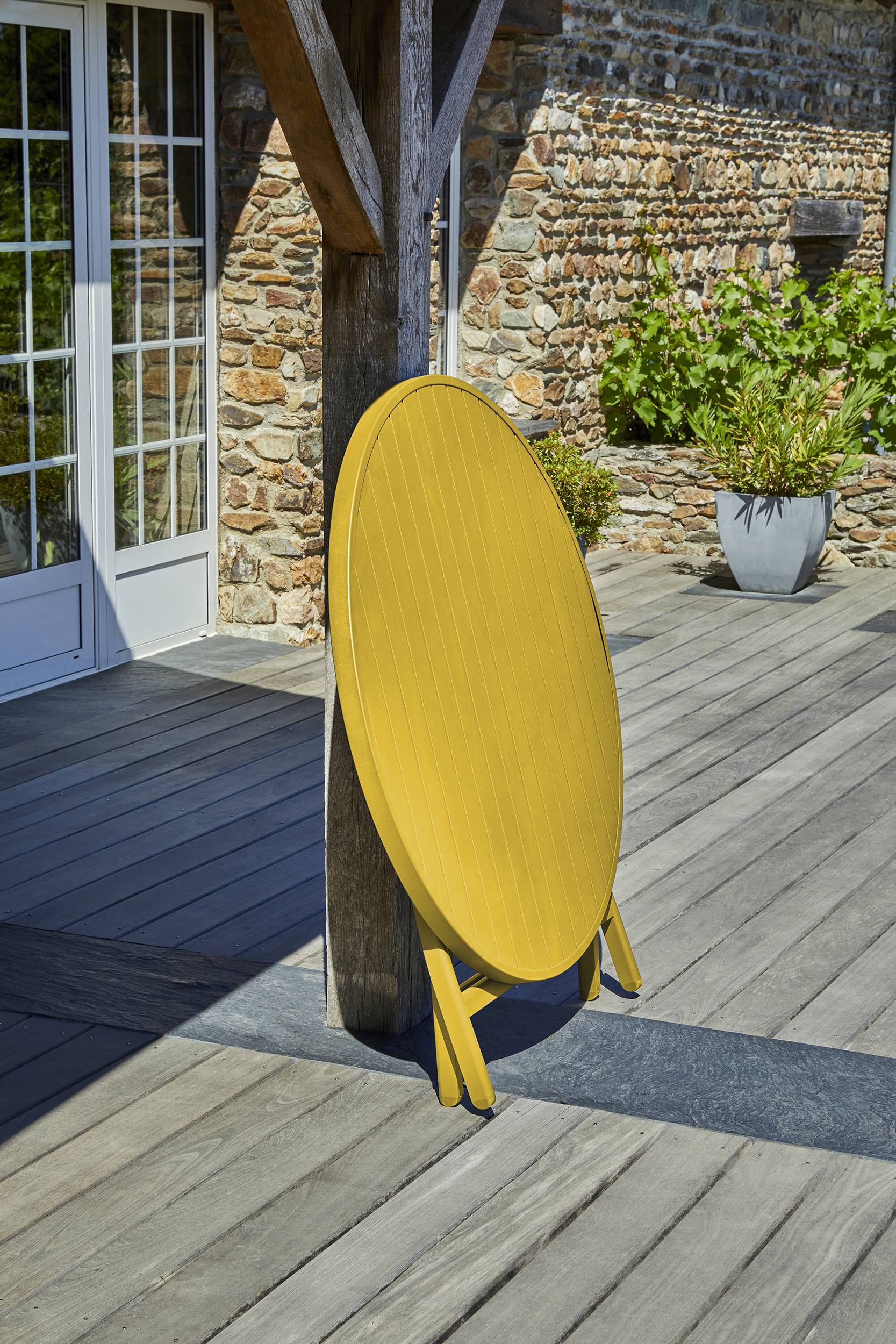 Table de jardin ronde pliante en aluminium - Jaune moutarde - MARIUS - Image 2