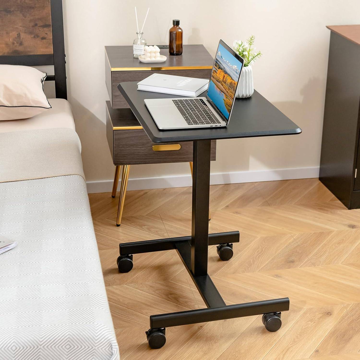 Bureau Assis Debout, Table de Lit à Roulette, Vérin Pneumatique,4 Roulettes,Charge 80kg, Bureau Réglable en Hauteur 74-108 CM, Noir - Imagen 9