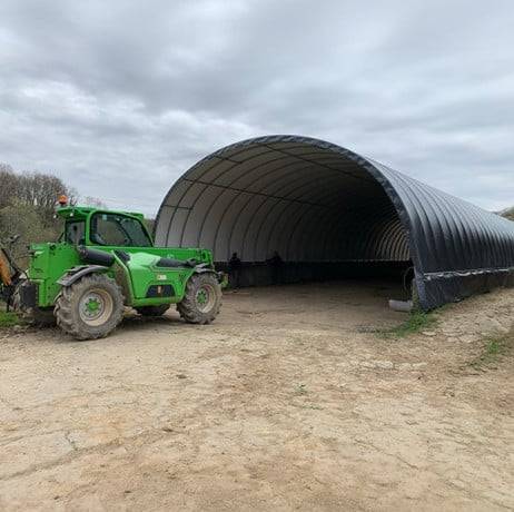Plastidis - Abri tunnel largeur 9.30 m pas à 1.50 m - Long 15 m, type 450µ vert/blanc, Façade Pas de façade ni de porte, Fix. Sol enrobé - Imagen 7