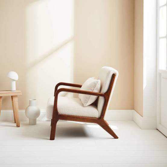 Fauteuil à bouclettes . pieds bois d'hévéa teinté noyer clair. 1 place droit fixe. pieds compas scandinave. structure en bois solide | sweeek - Image 5