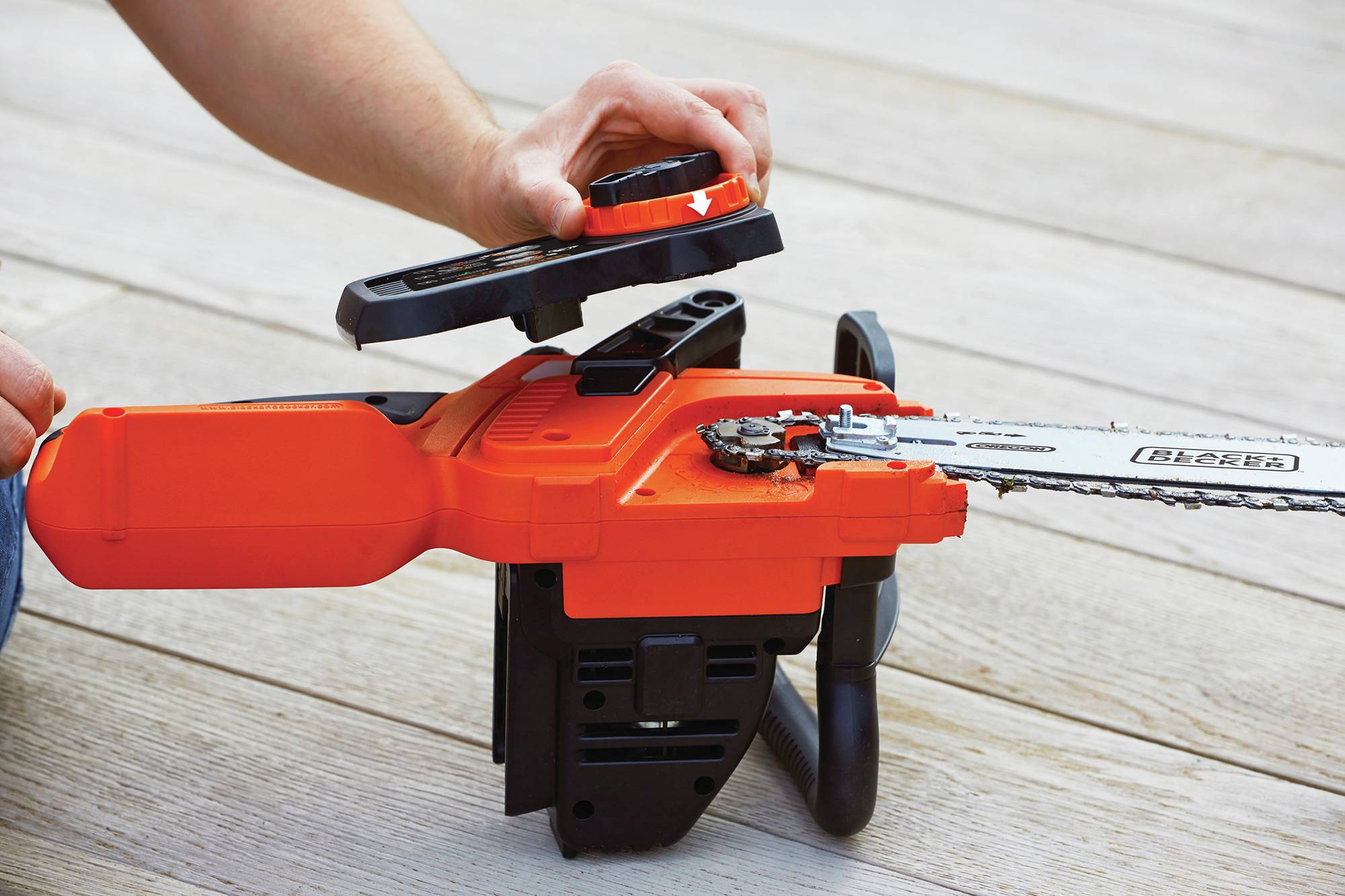 Tronçonneuse sans fil - 25 cm - 18 V - 2 Ah - 1 batterie - Double interrupteur de sécurité et protection main - Image 5